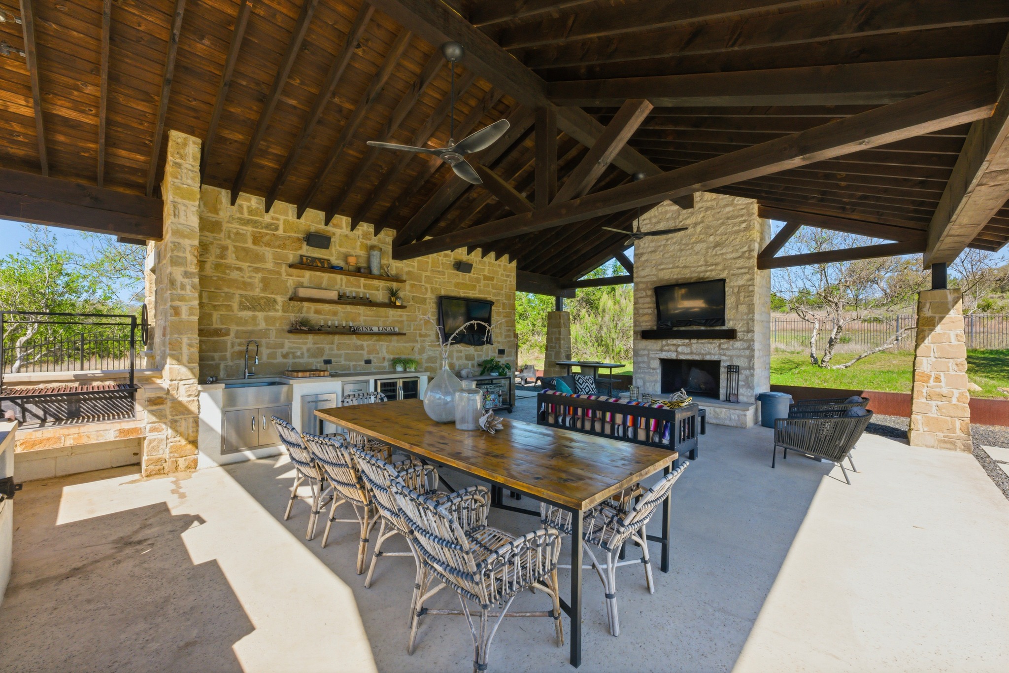 main property photo 30