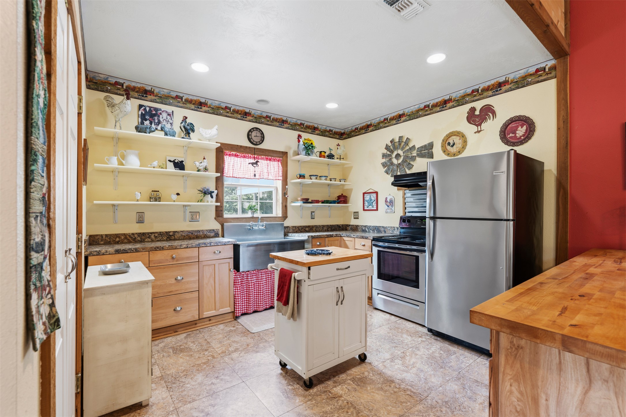 main property photo 9