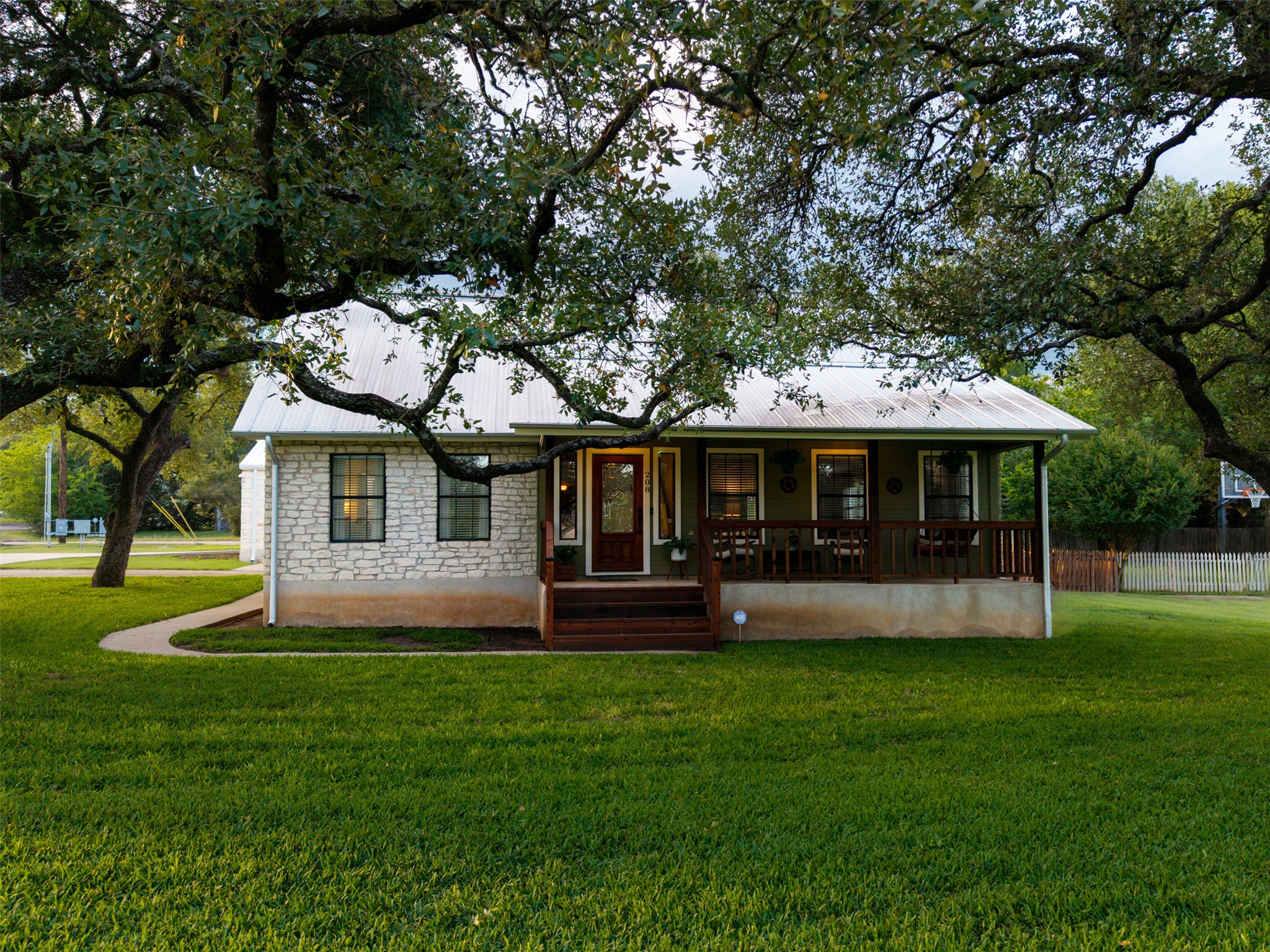 main property photo 8