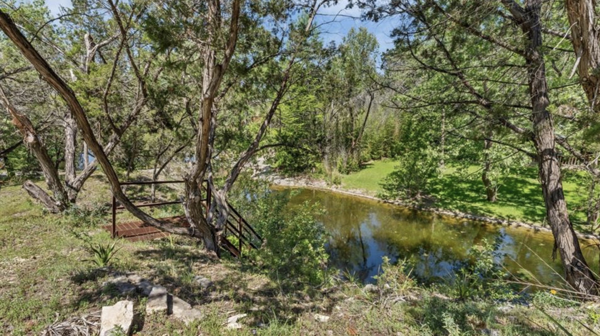 main property photo 28