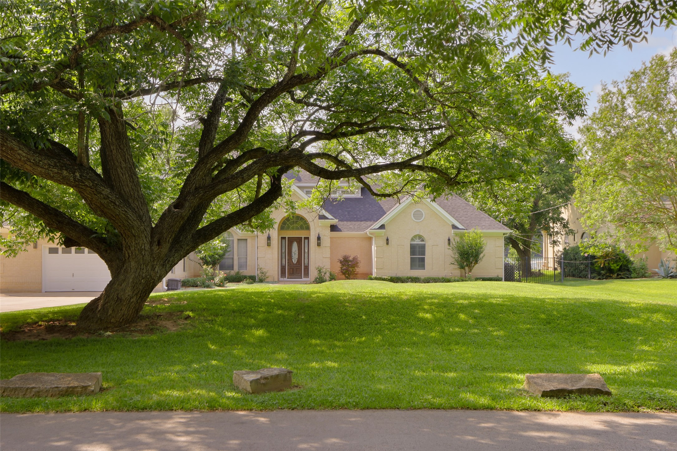 main property photo 29