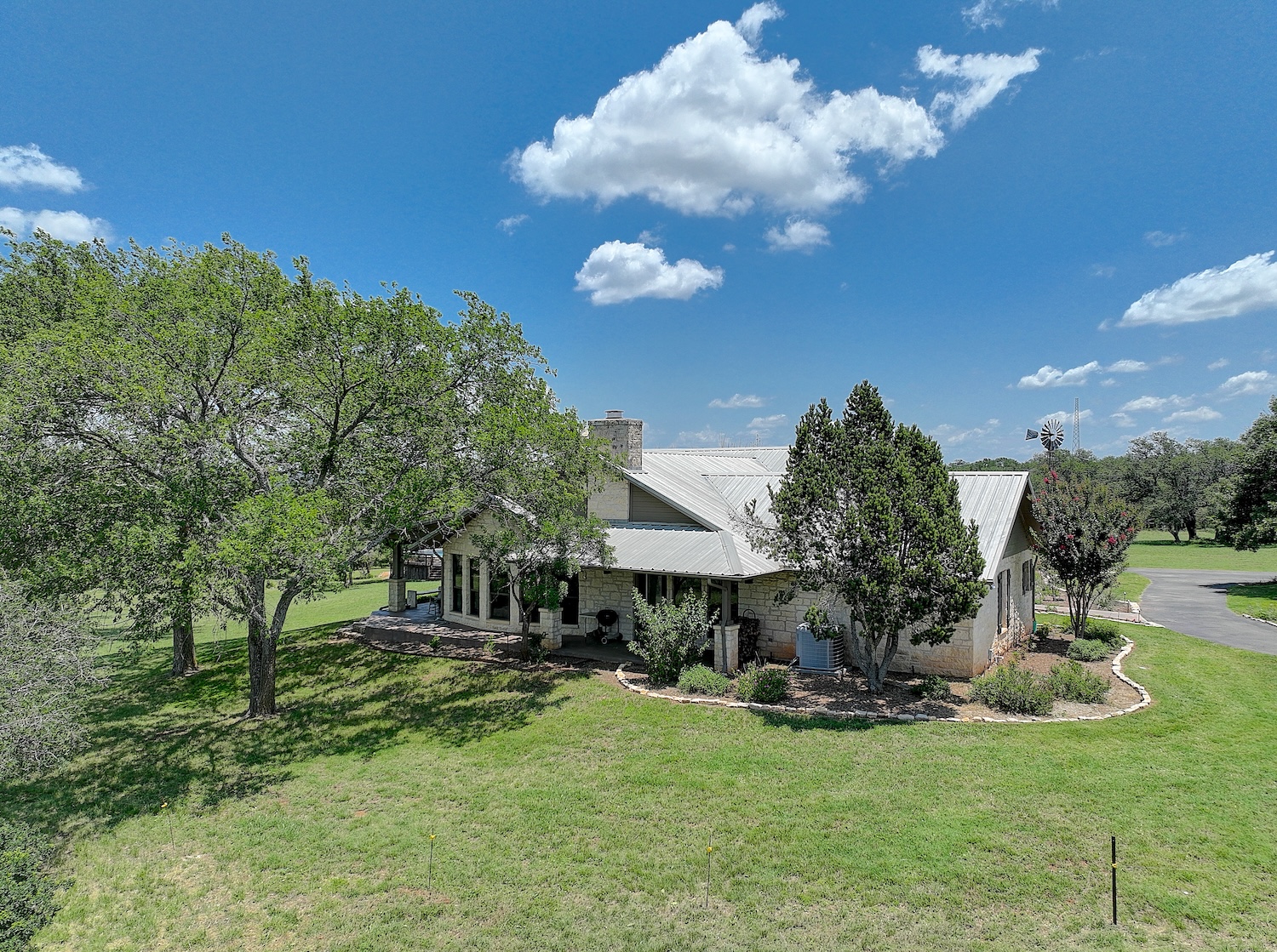 main property photo 10