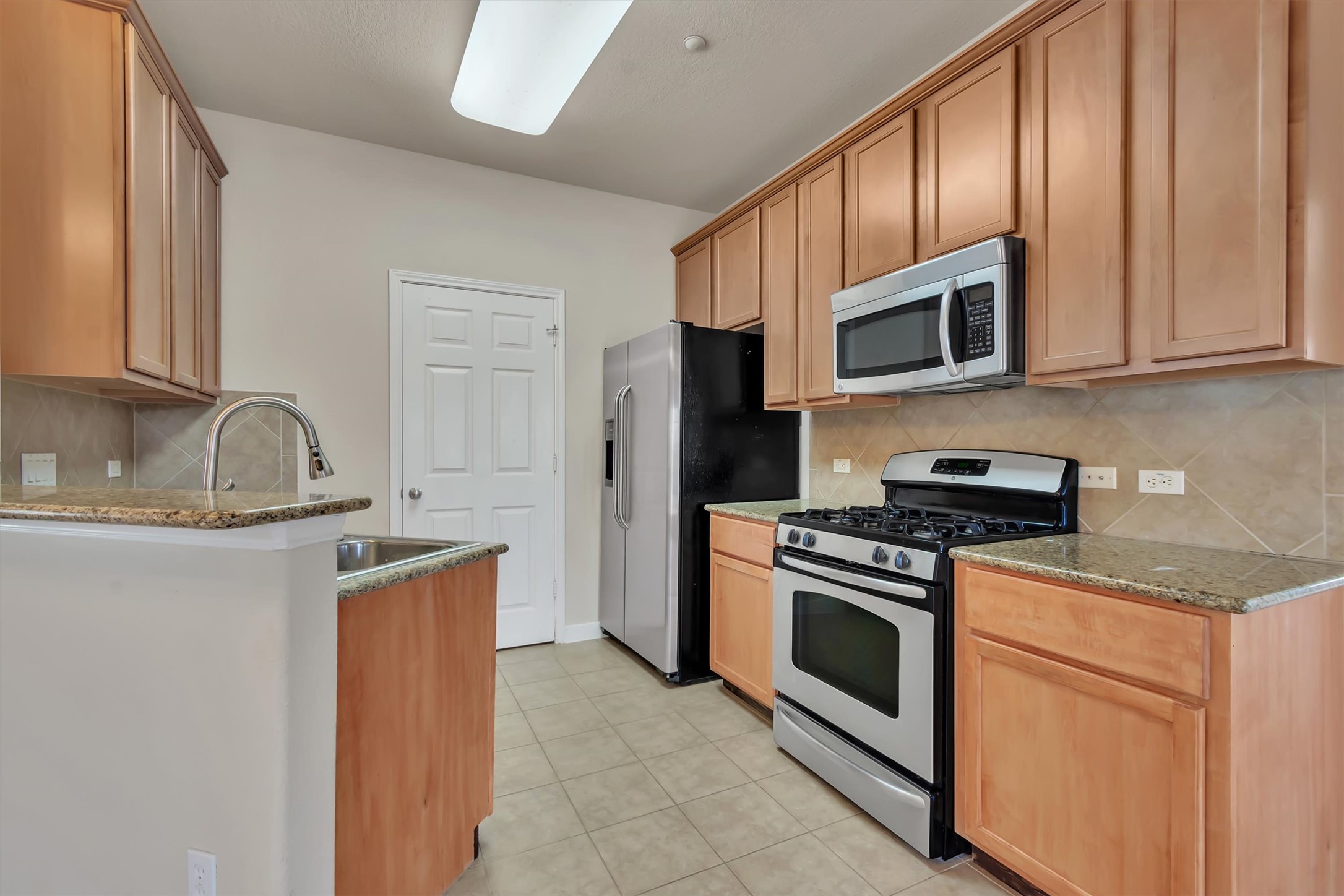 main property photo 4