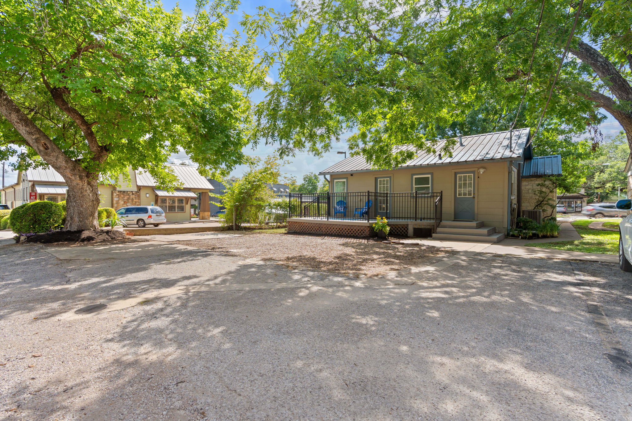 main property photo 34
