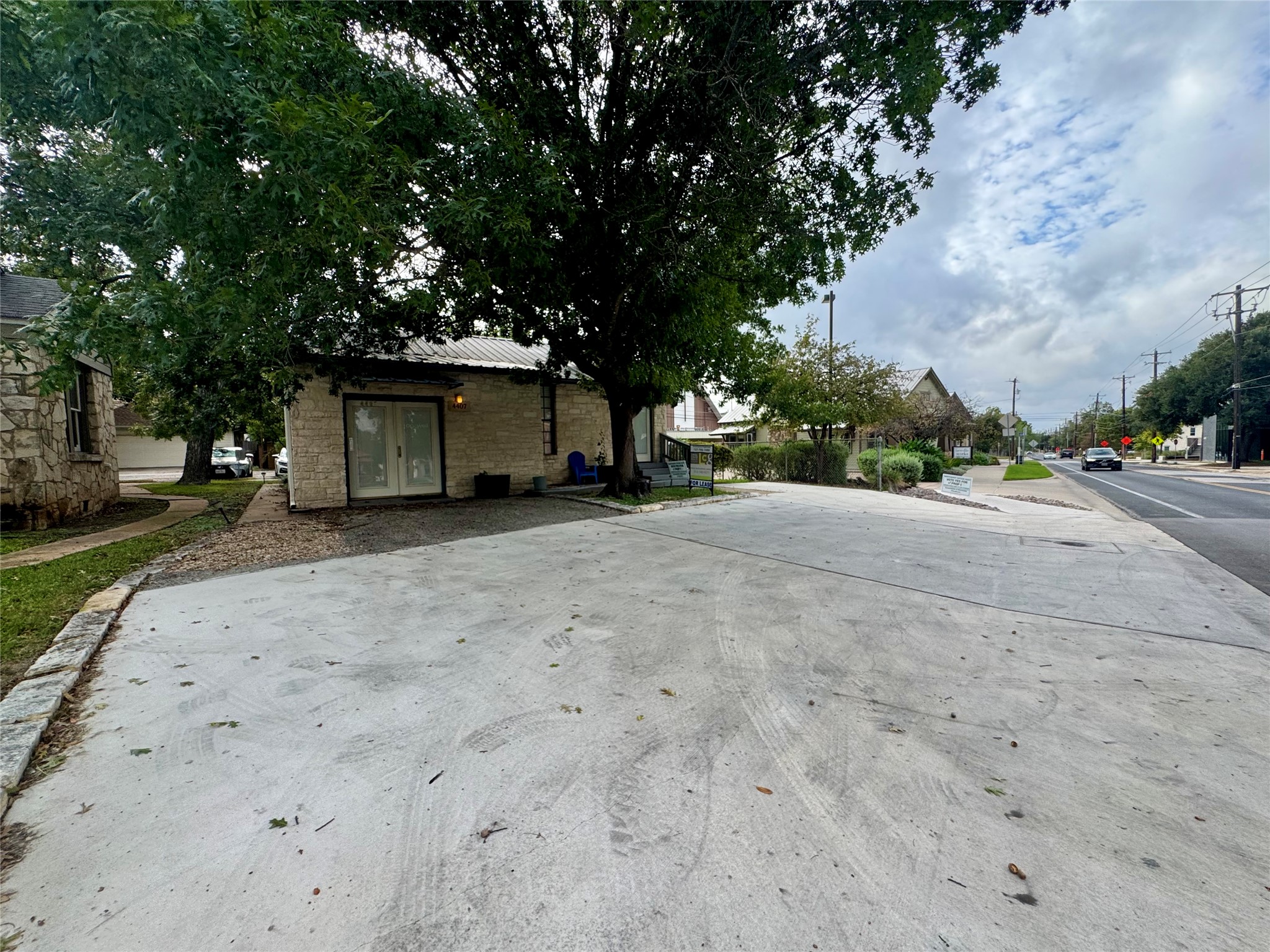 main property photo 37