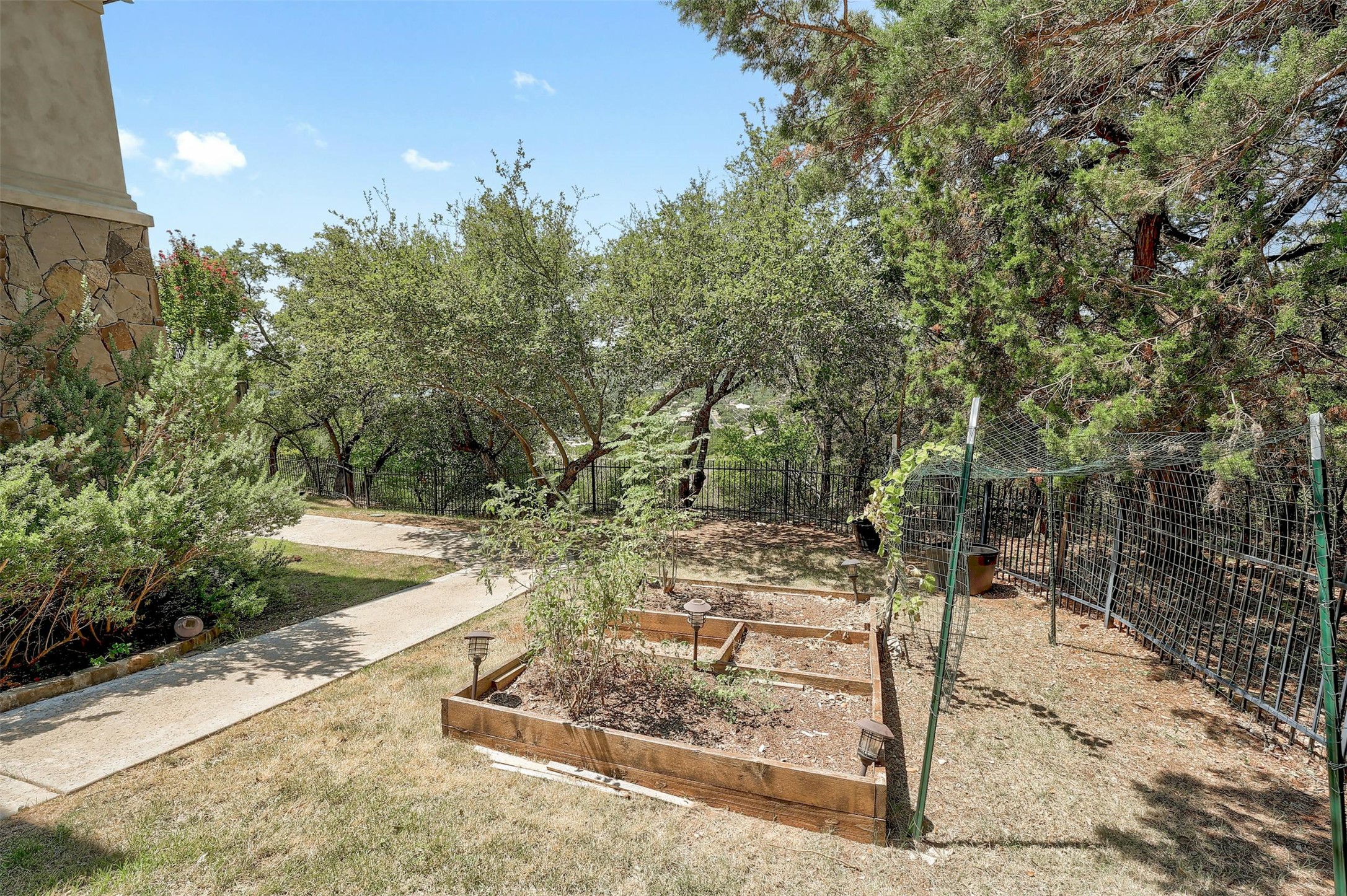 main property photo 36