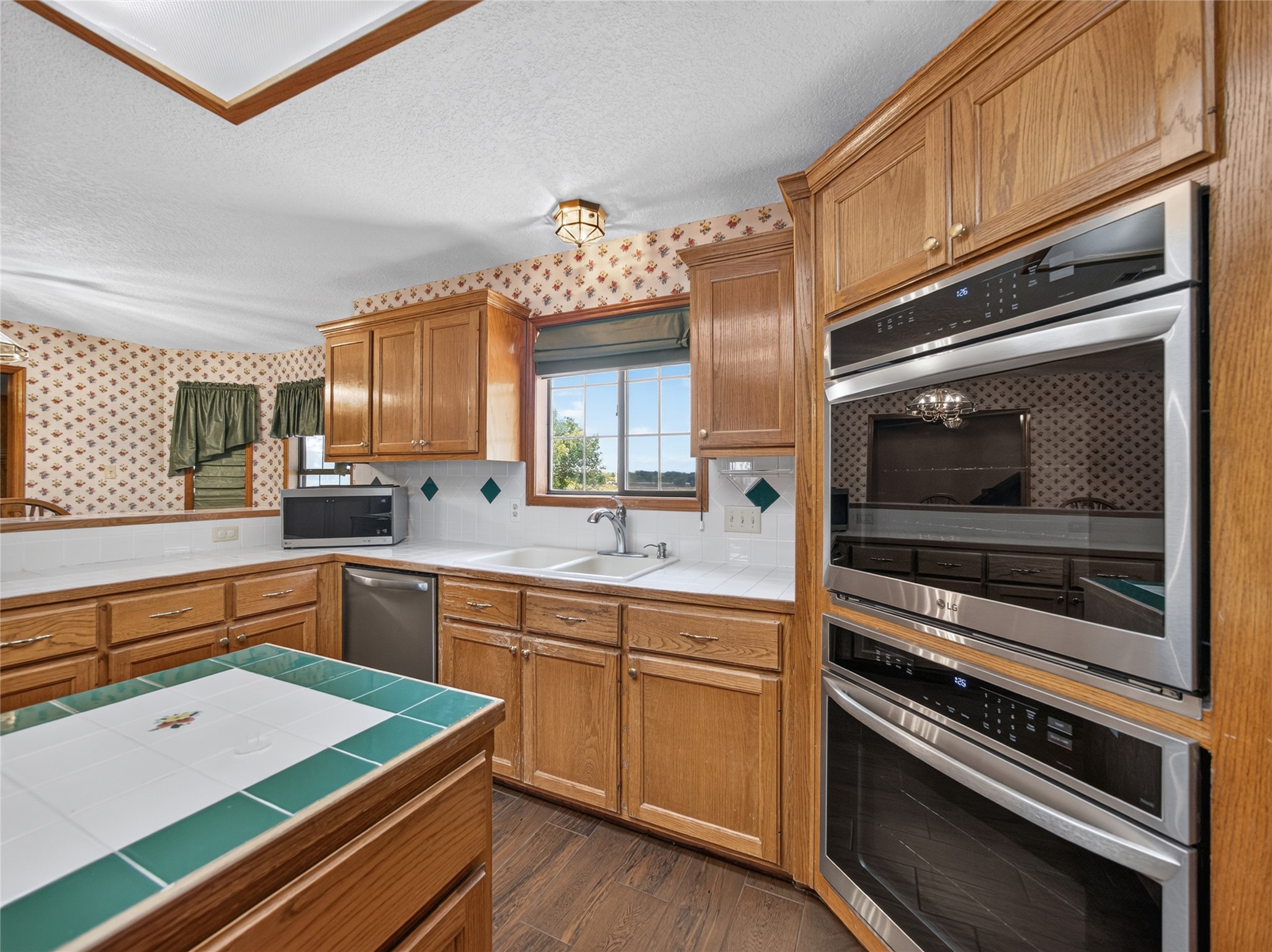 main property photo 11
