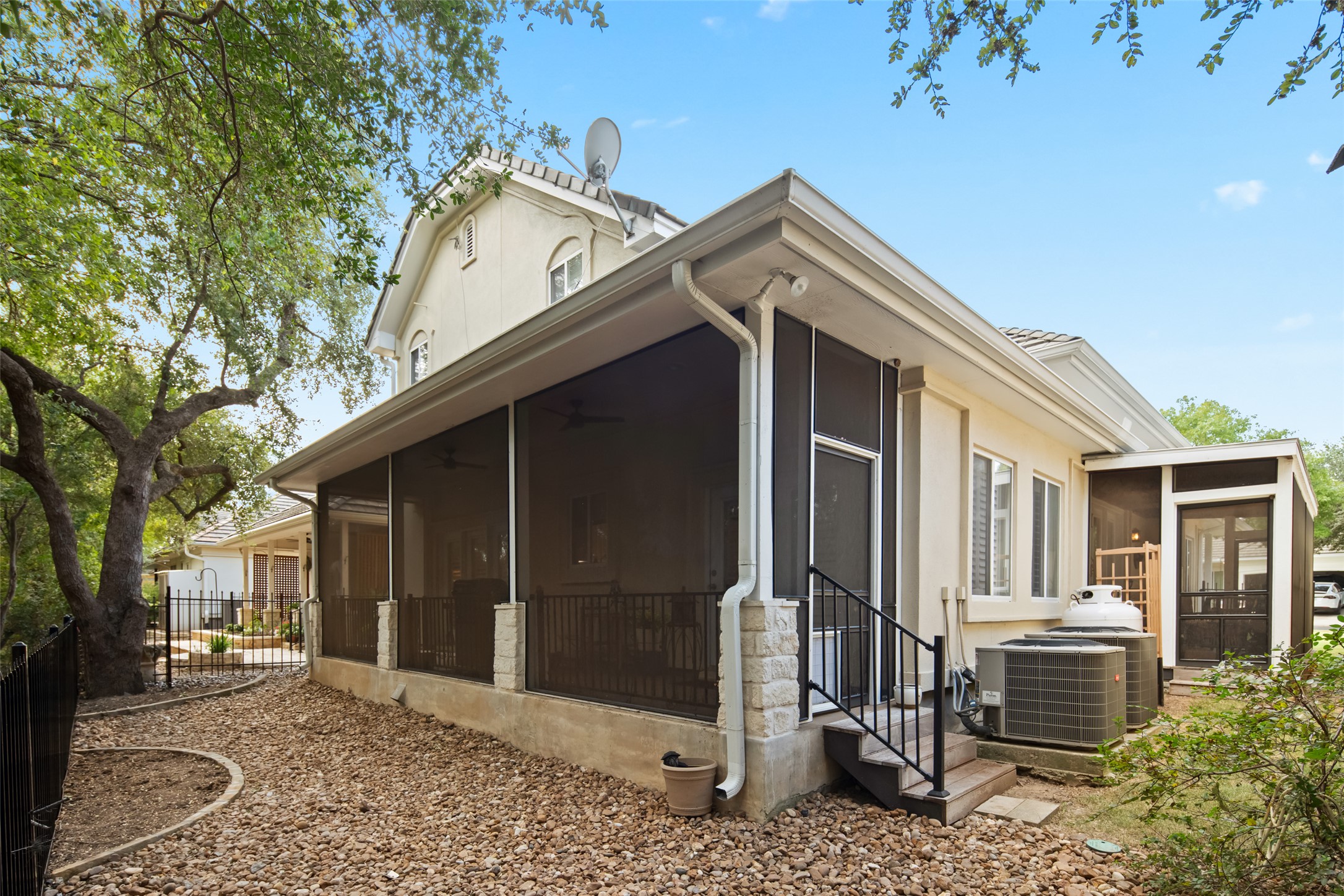 main property photo 24