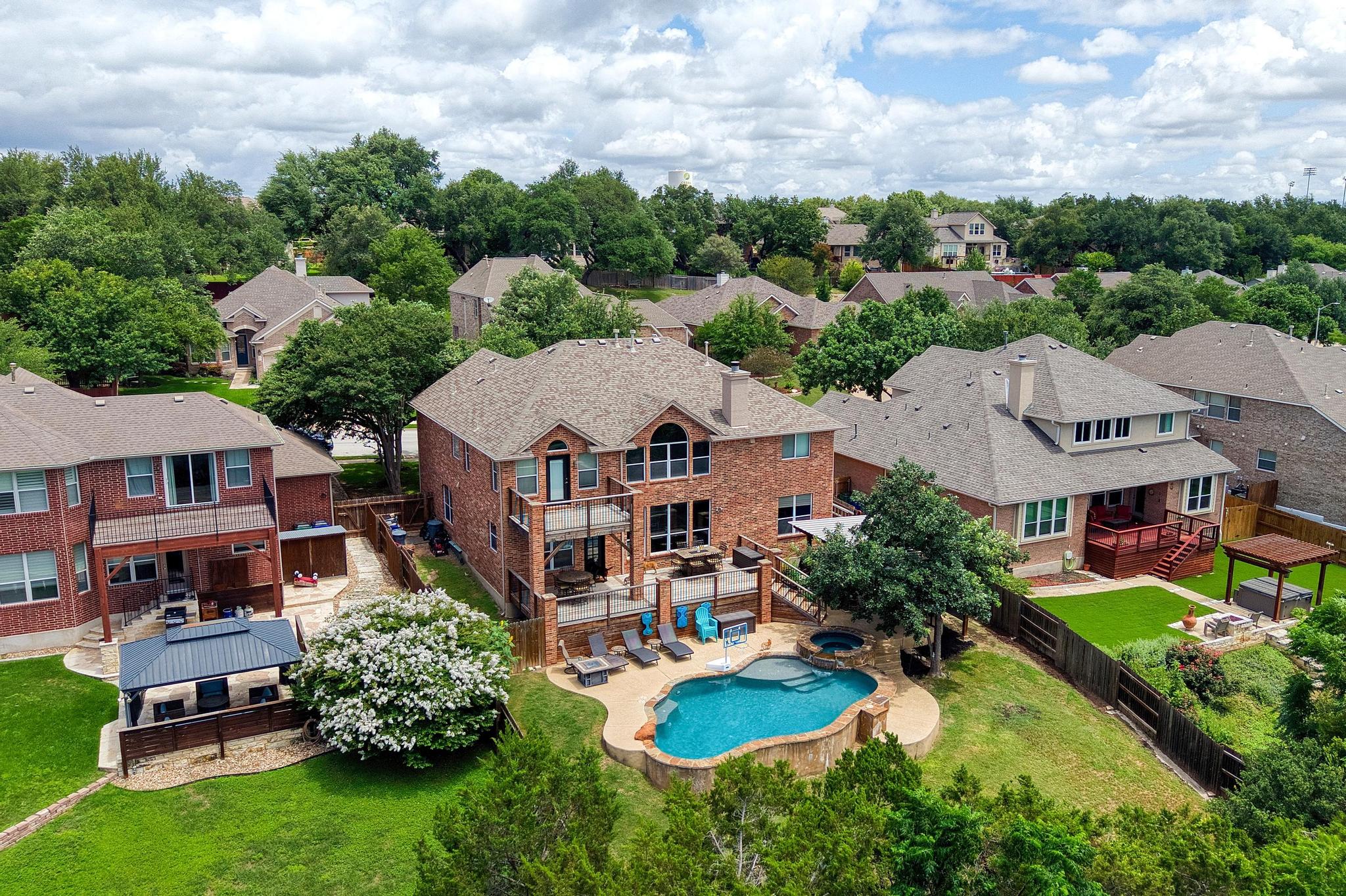 main property photo 5