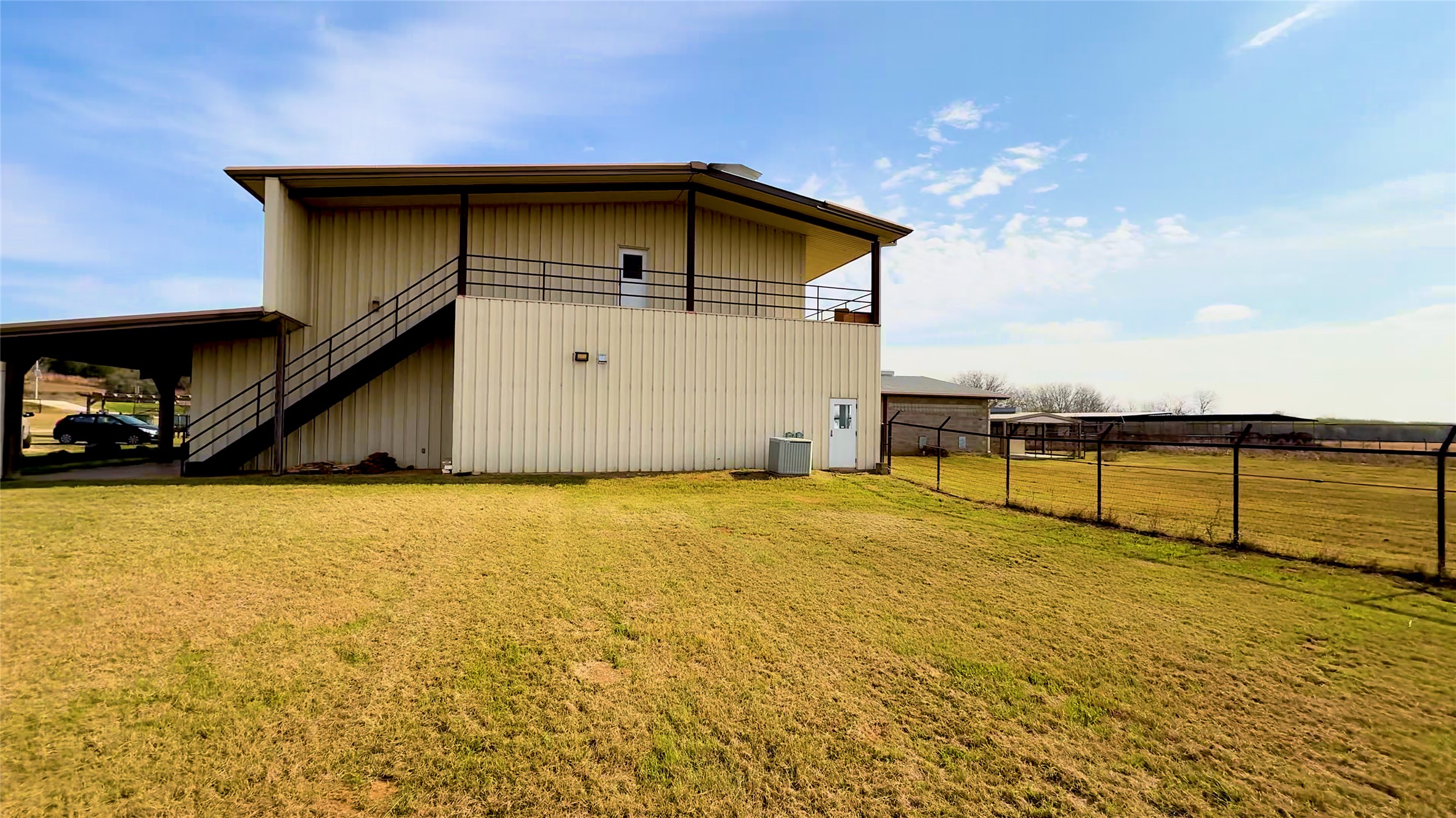 main property photo 16