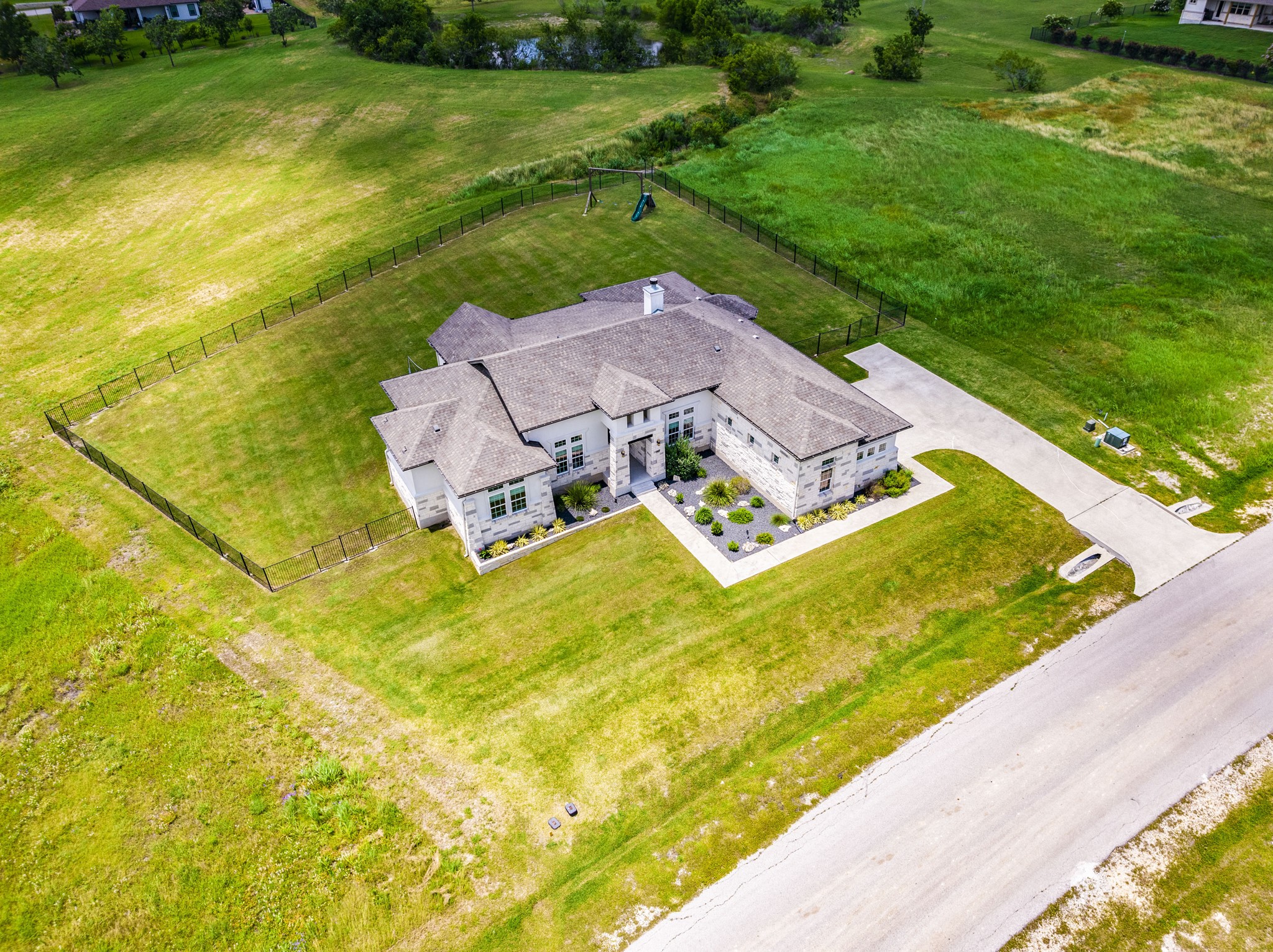 main property photo 34