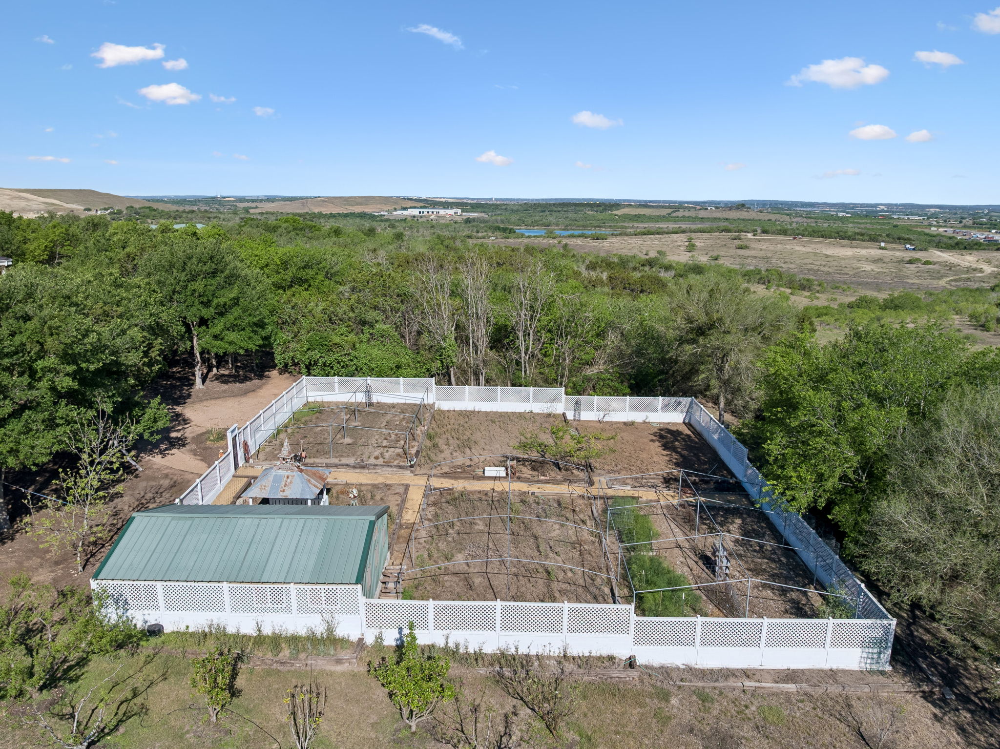 main property photo 37