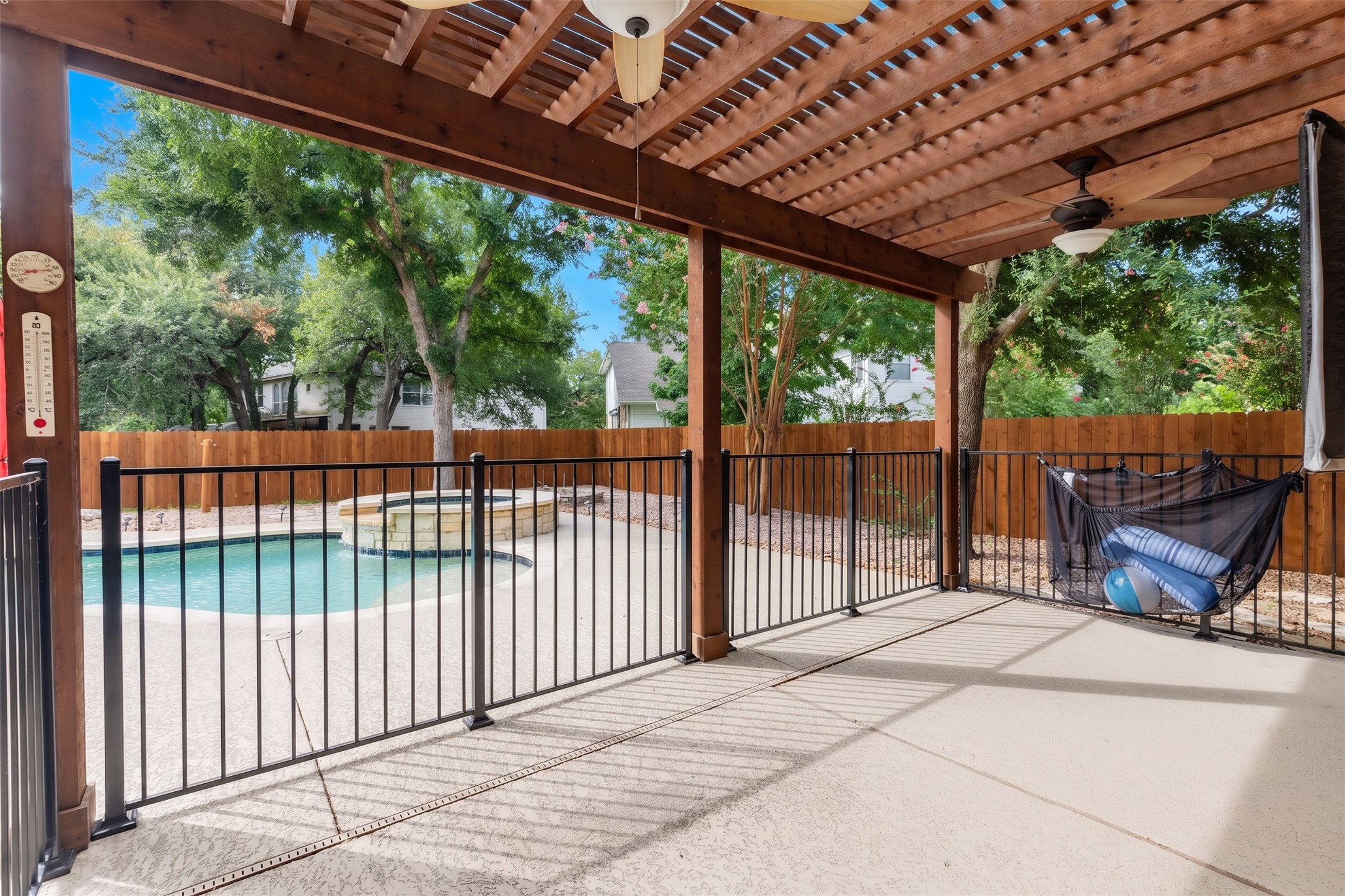 main property photo 28