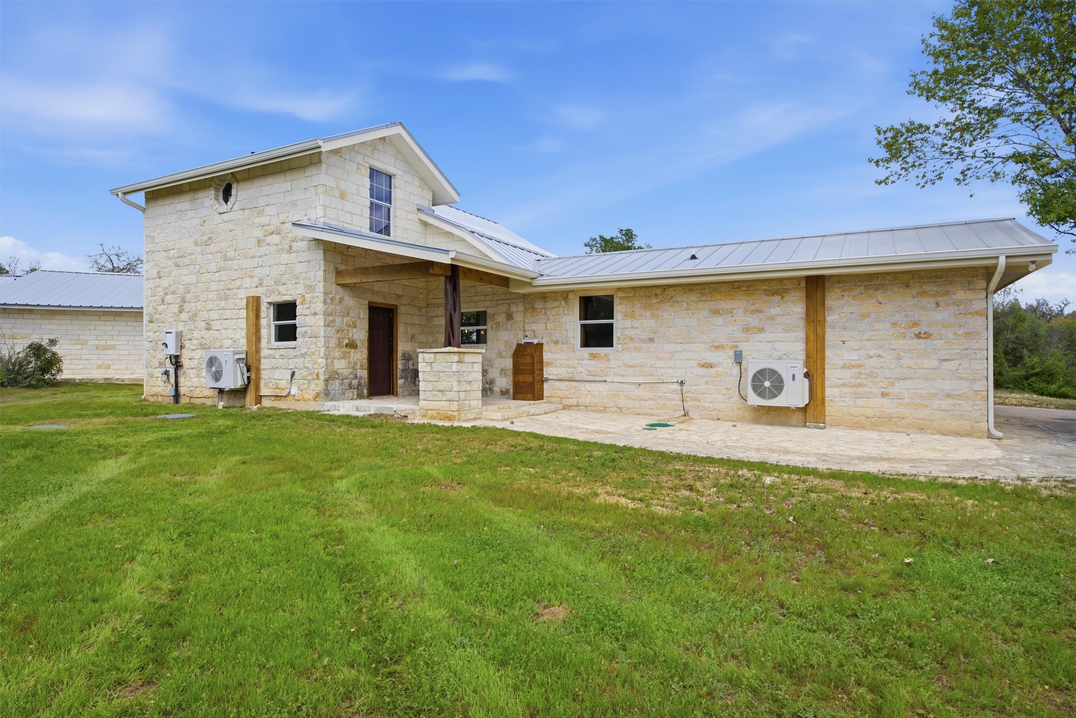 main property photo 15