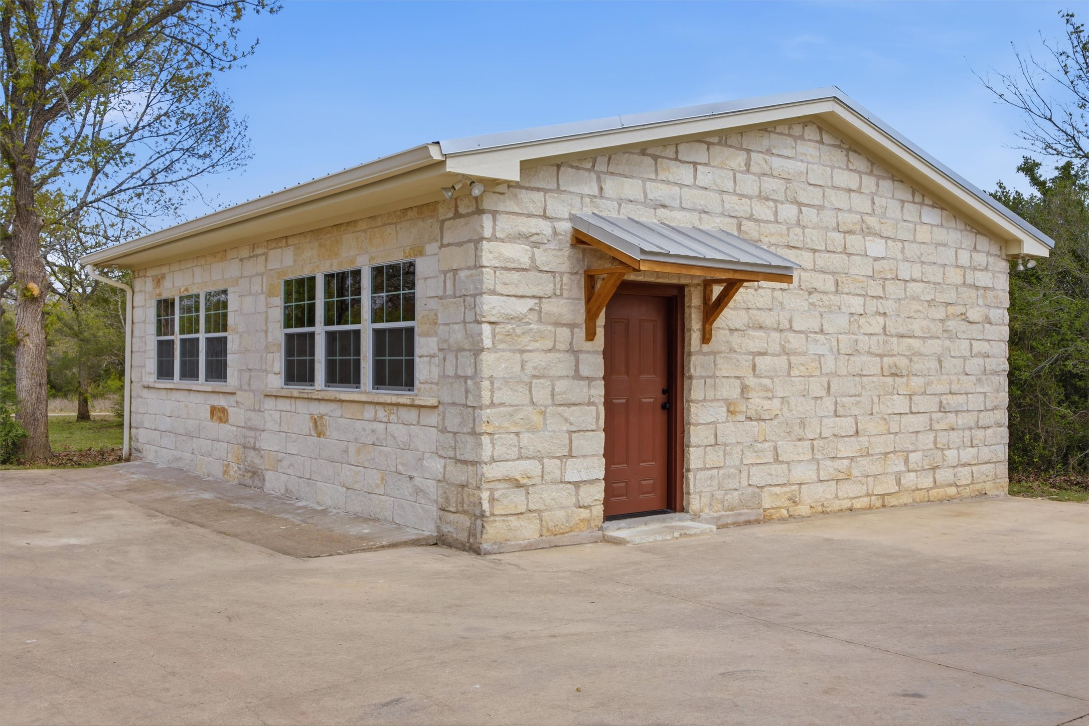 main property photo 18