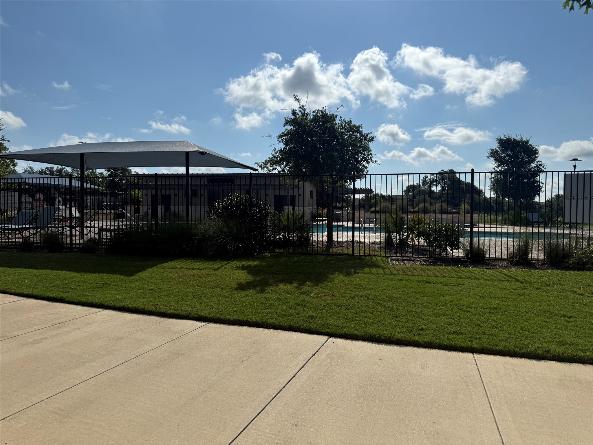 main property photo 17