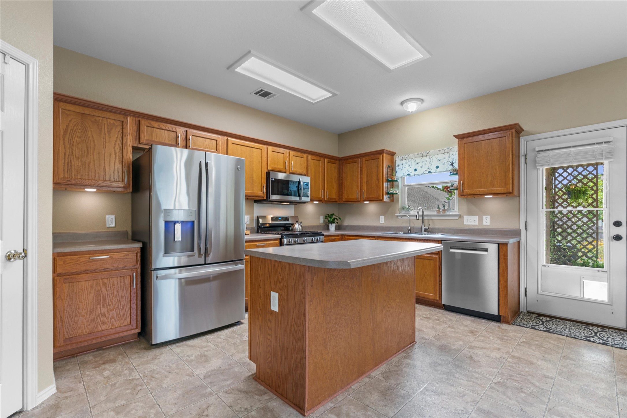 main property photo 12