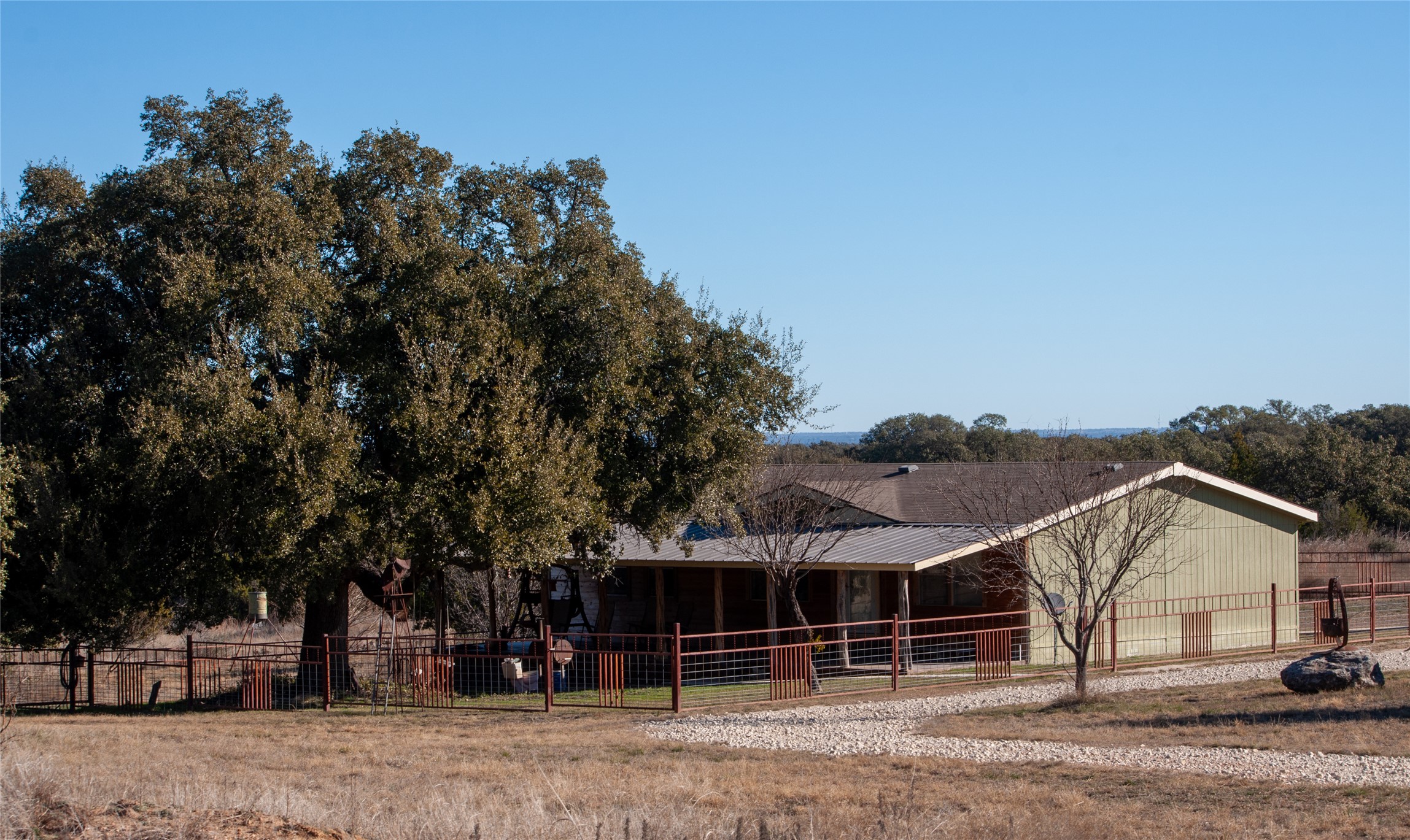 main property photo 8