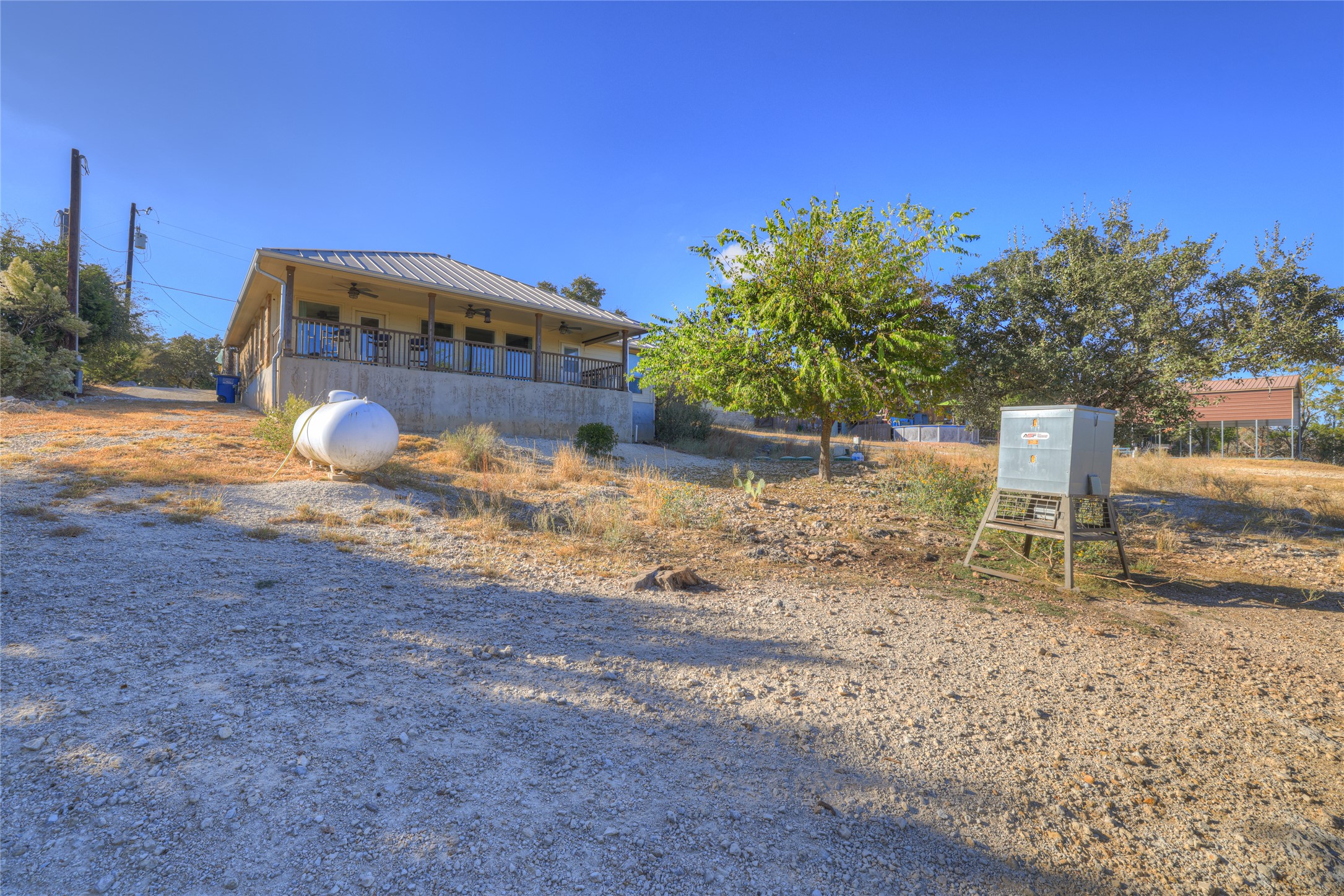 main property photo 37