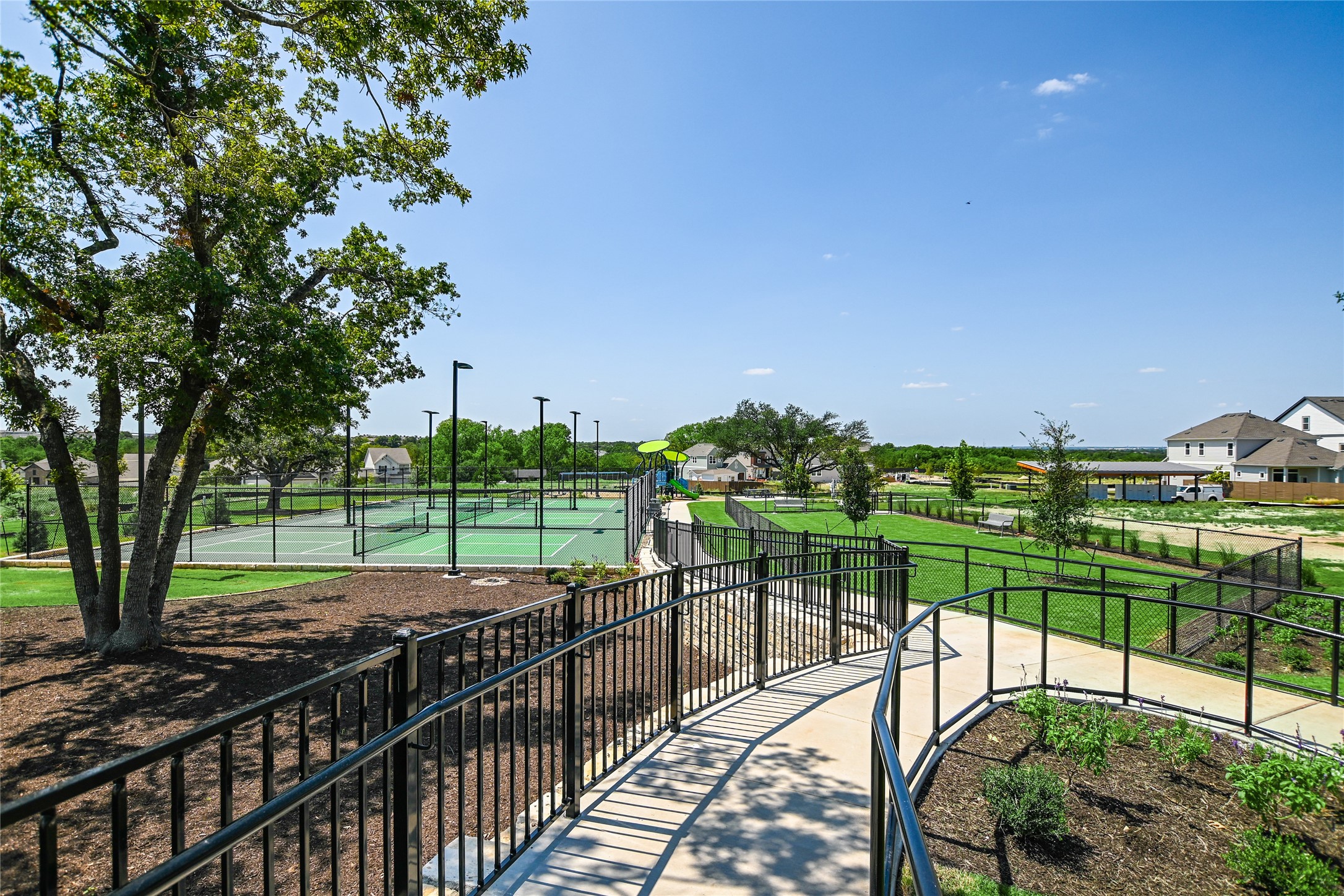 main property photo 11