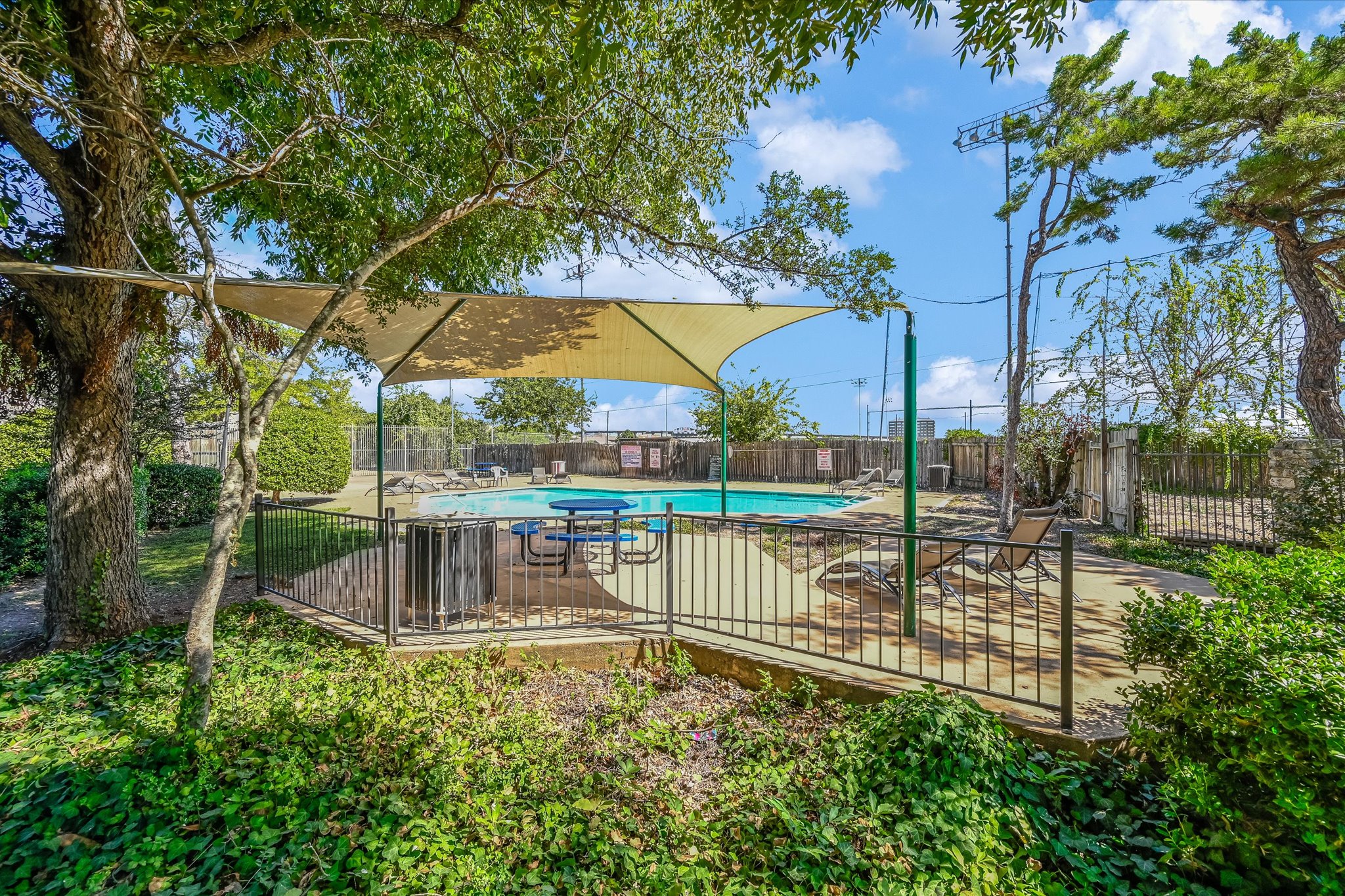 main property photo 17