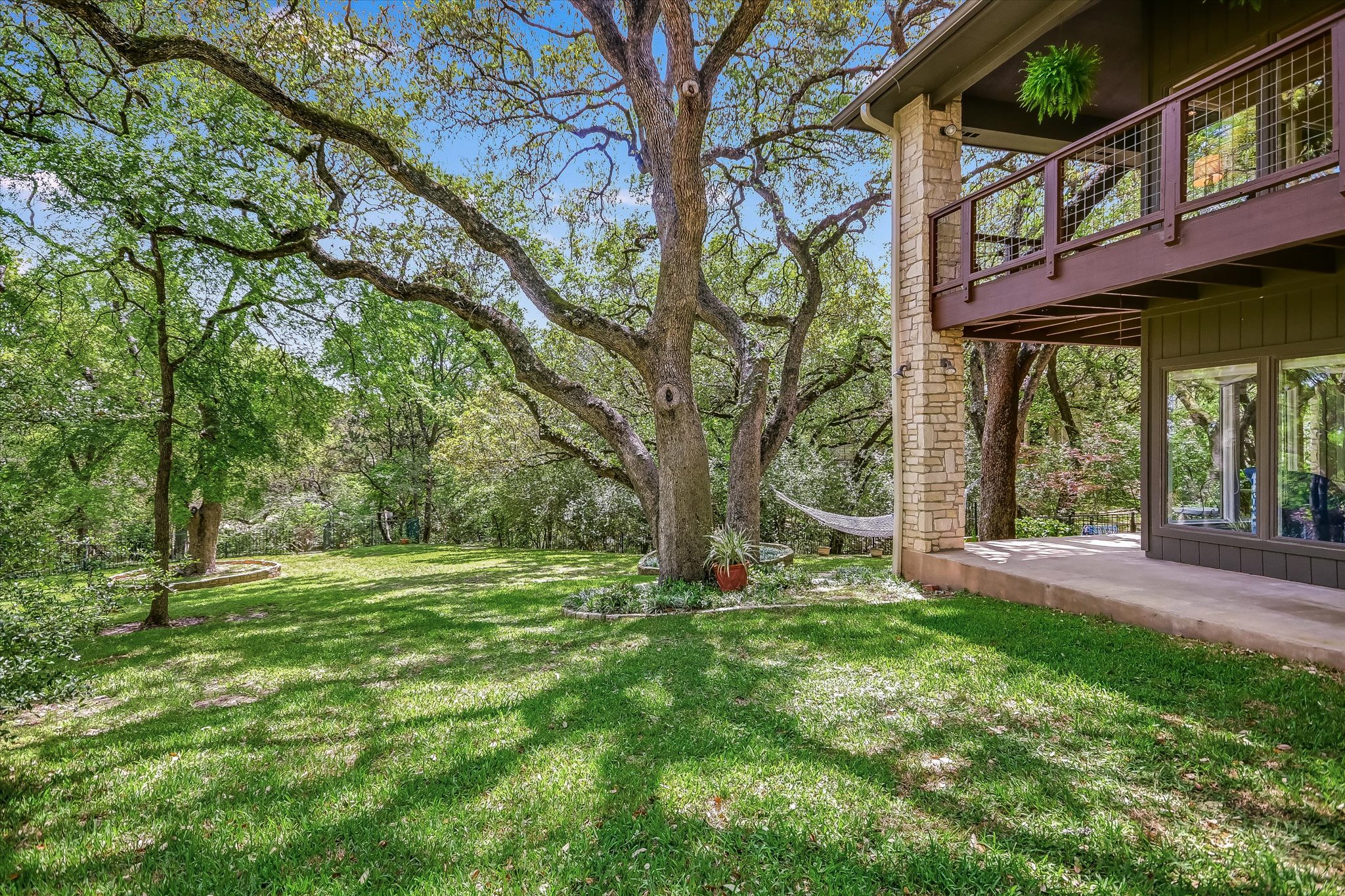 main property photo 28