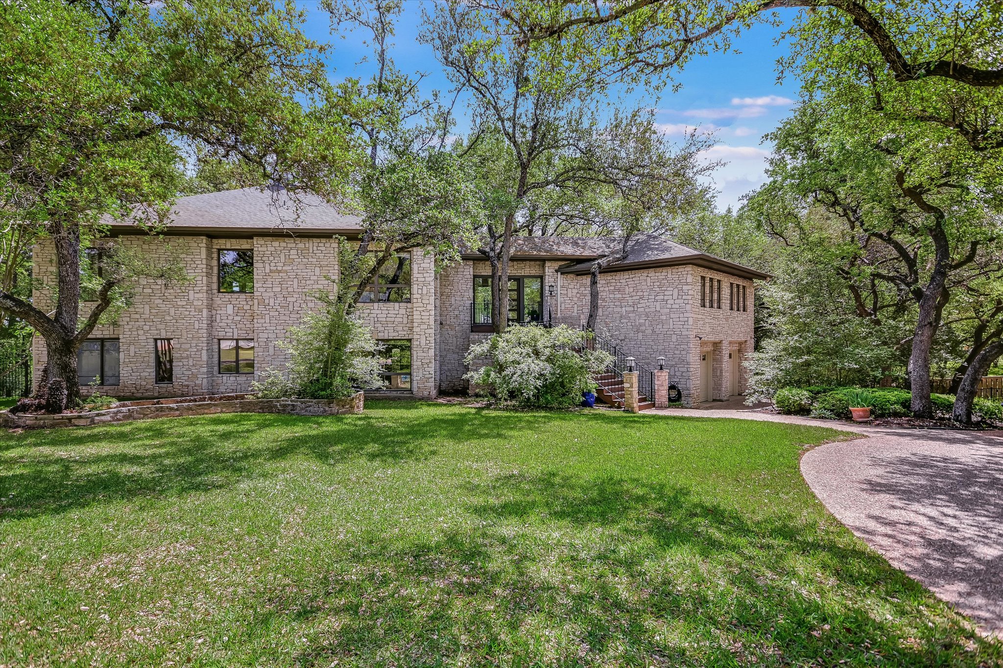 main property photo 30