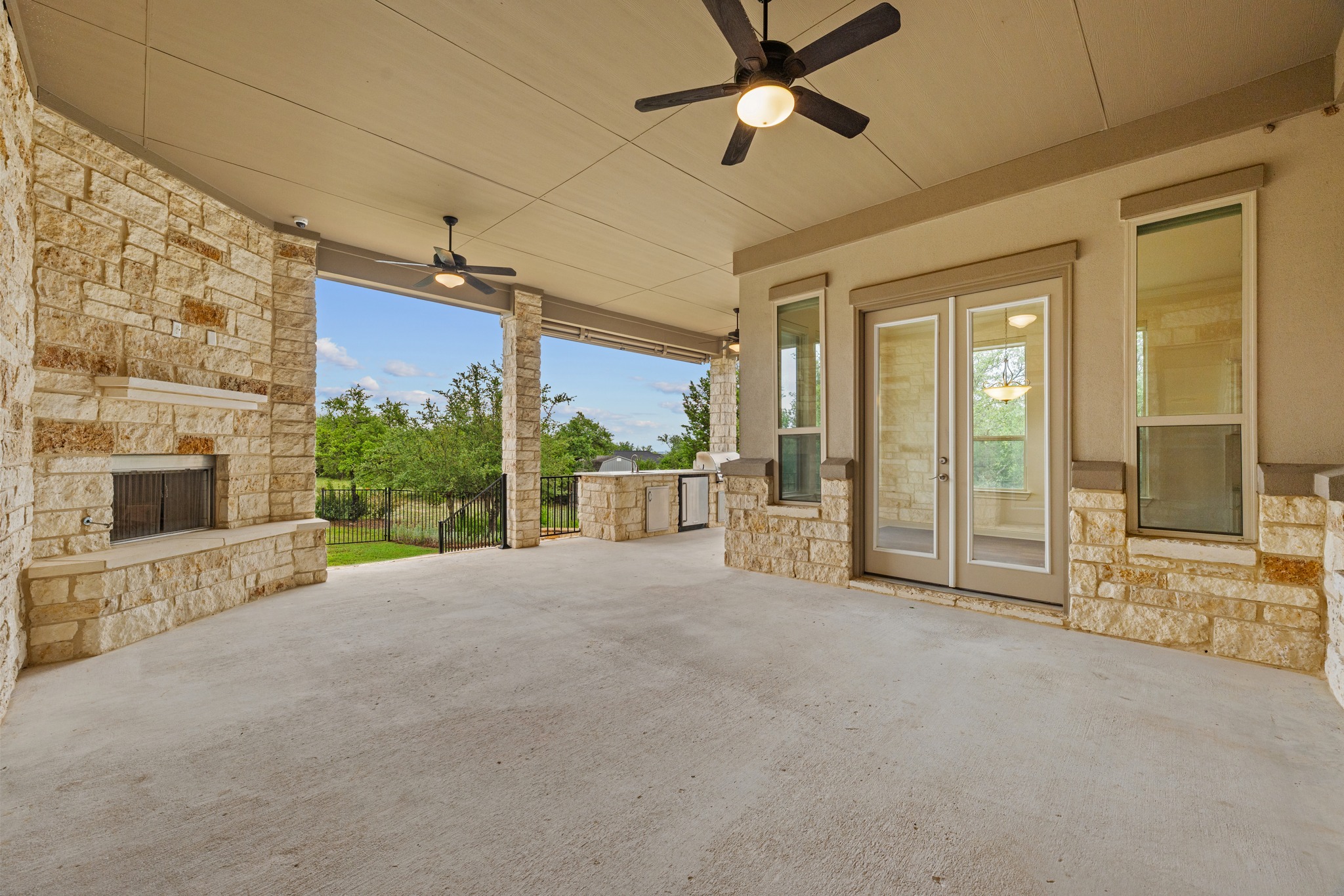 main property photo 32