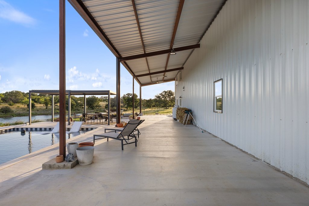 main property photo 31