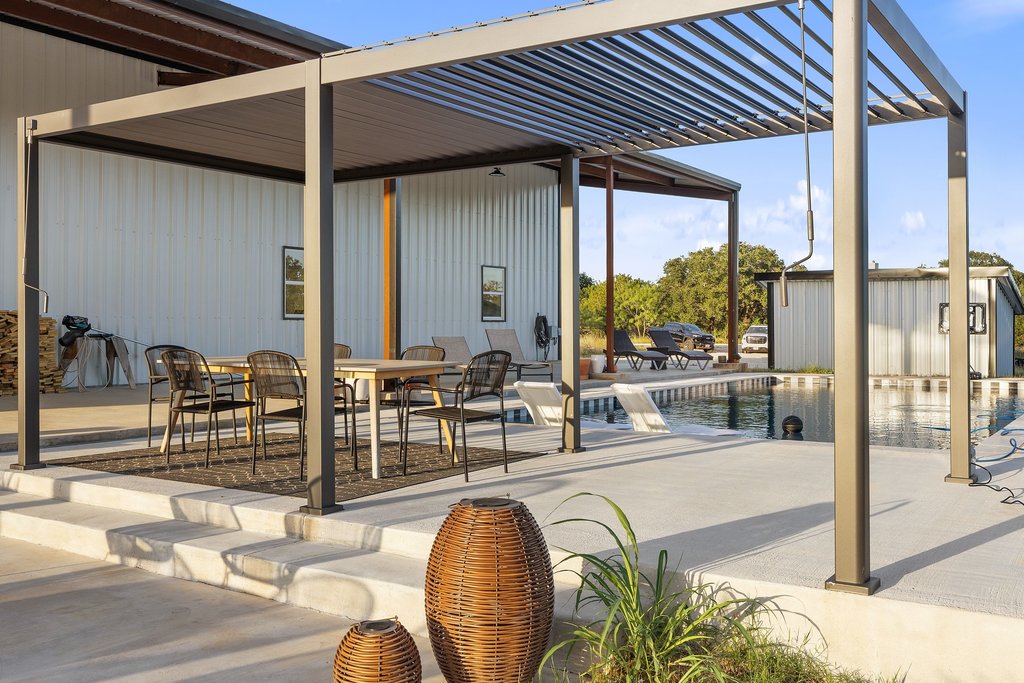 main property photo 32