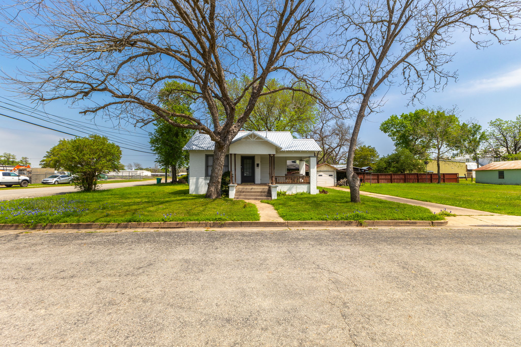 main property photo 28