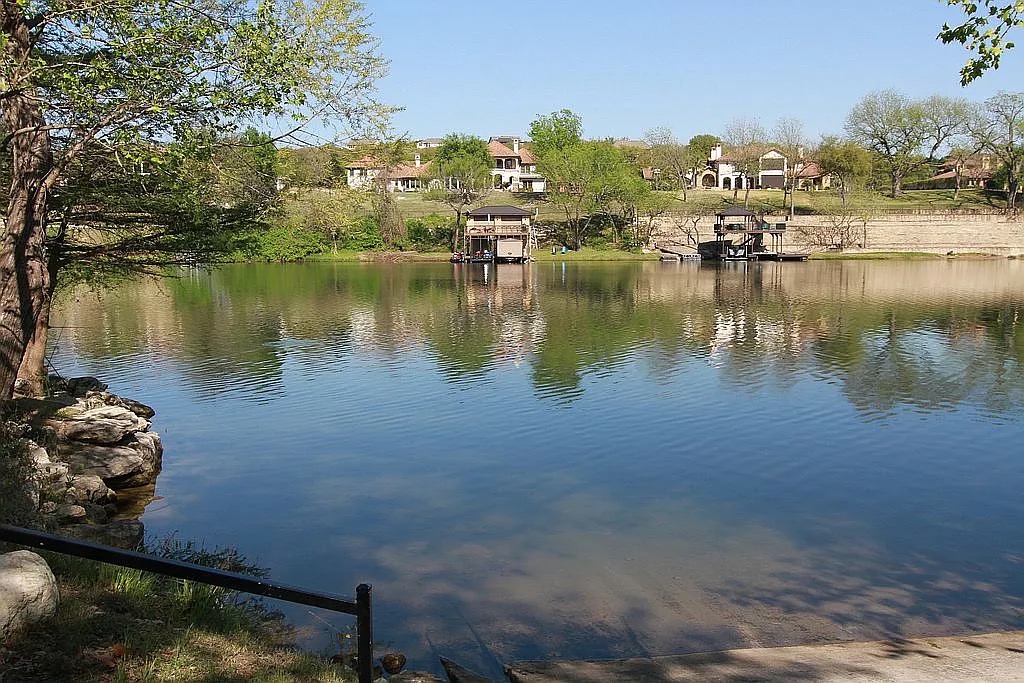 main property photo 11