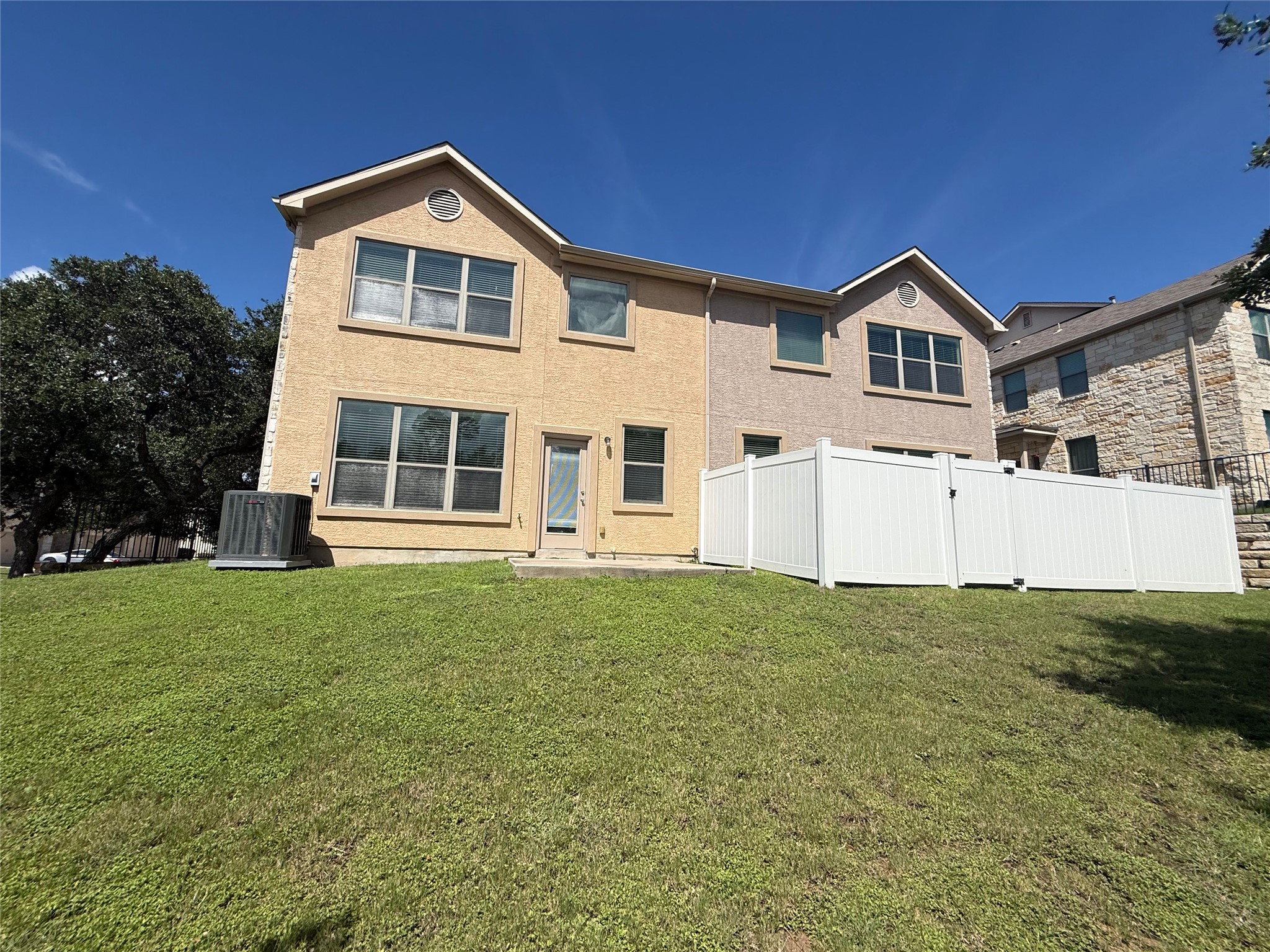 main property photo 25