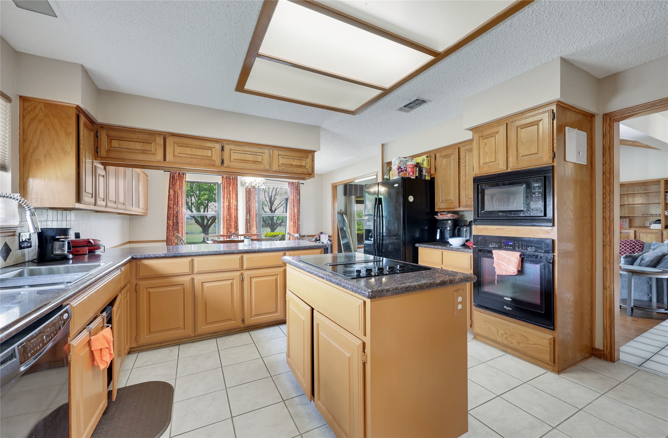 main property photo 13