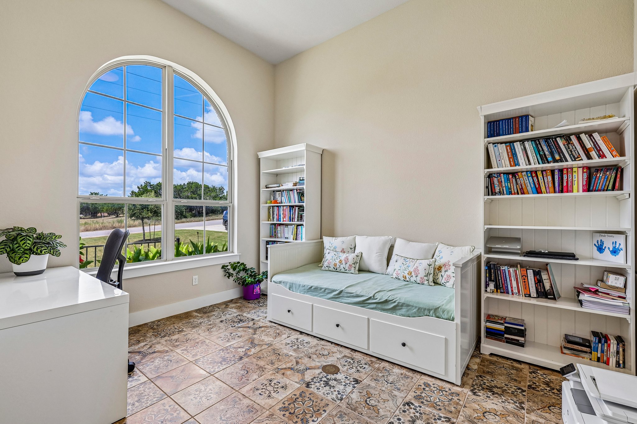 main property photo 28