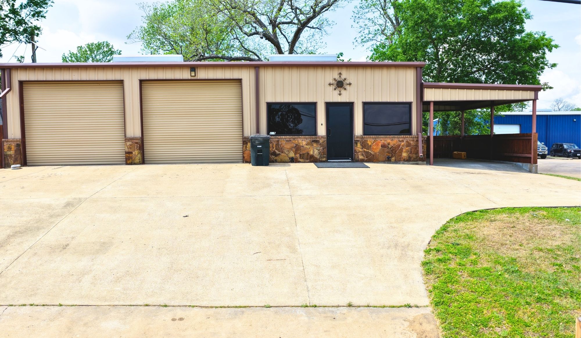 main property photo 6