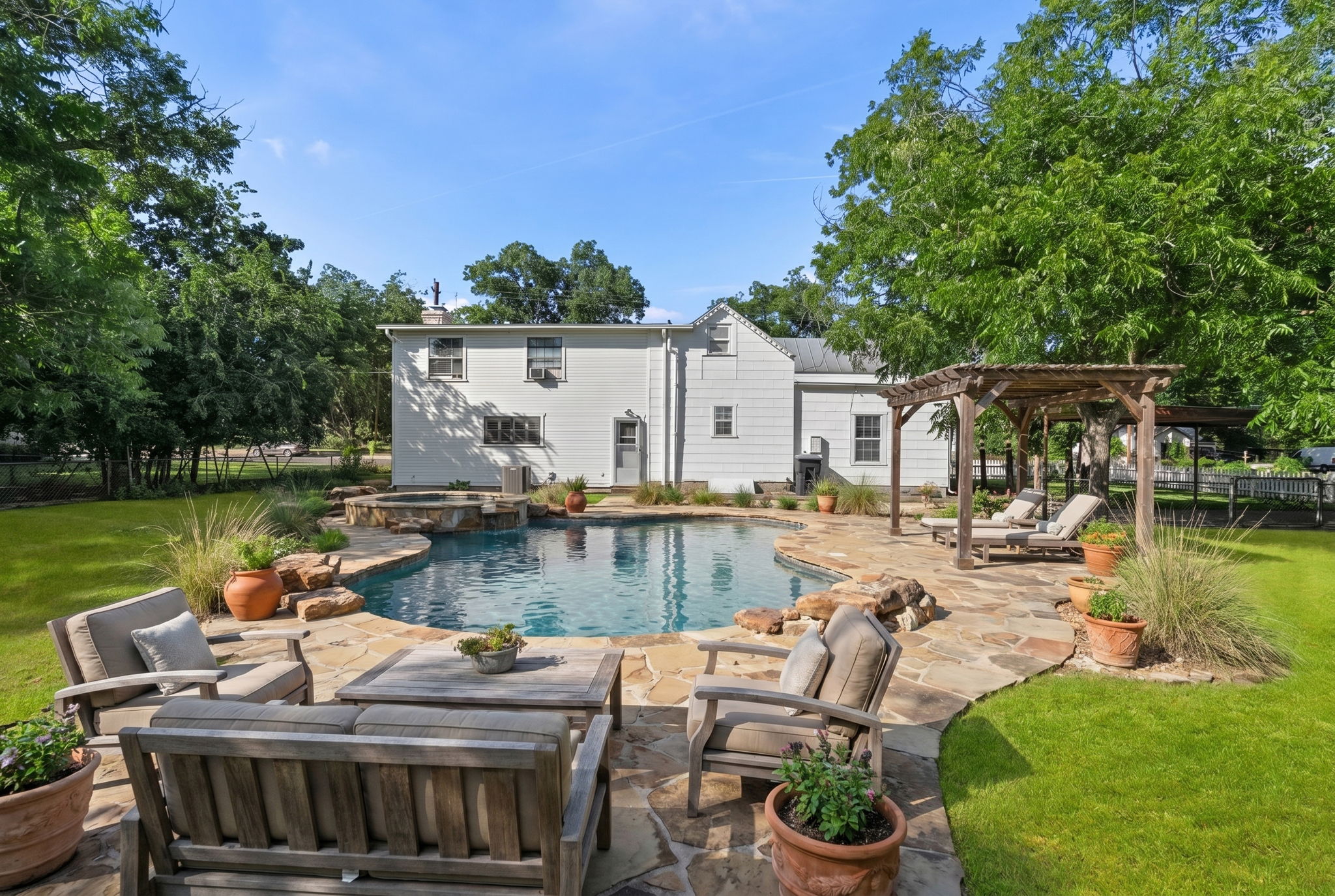 main property photo 33