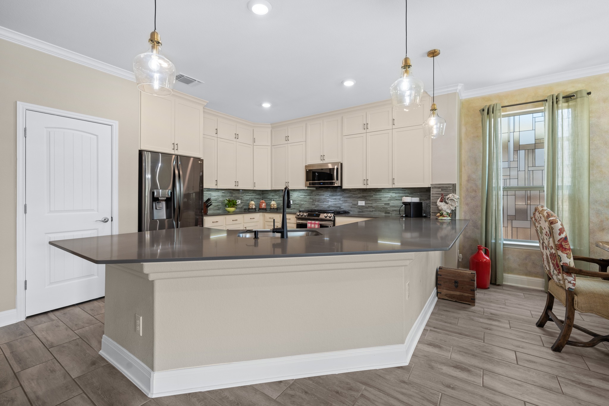 main property photo 3
