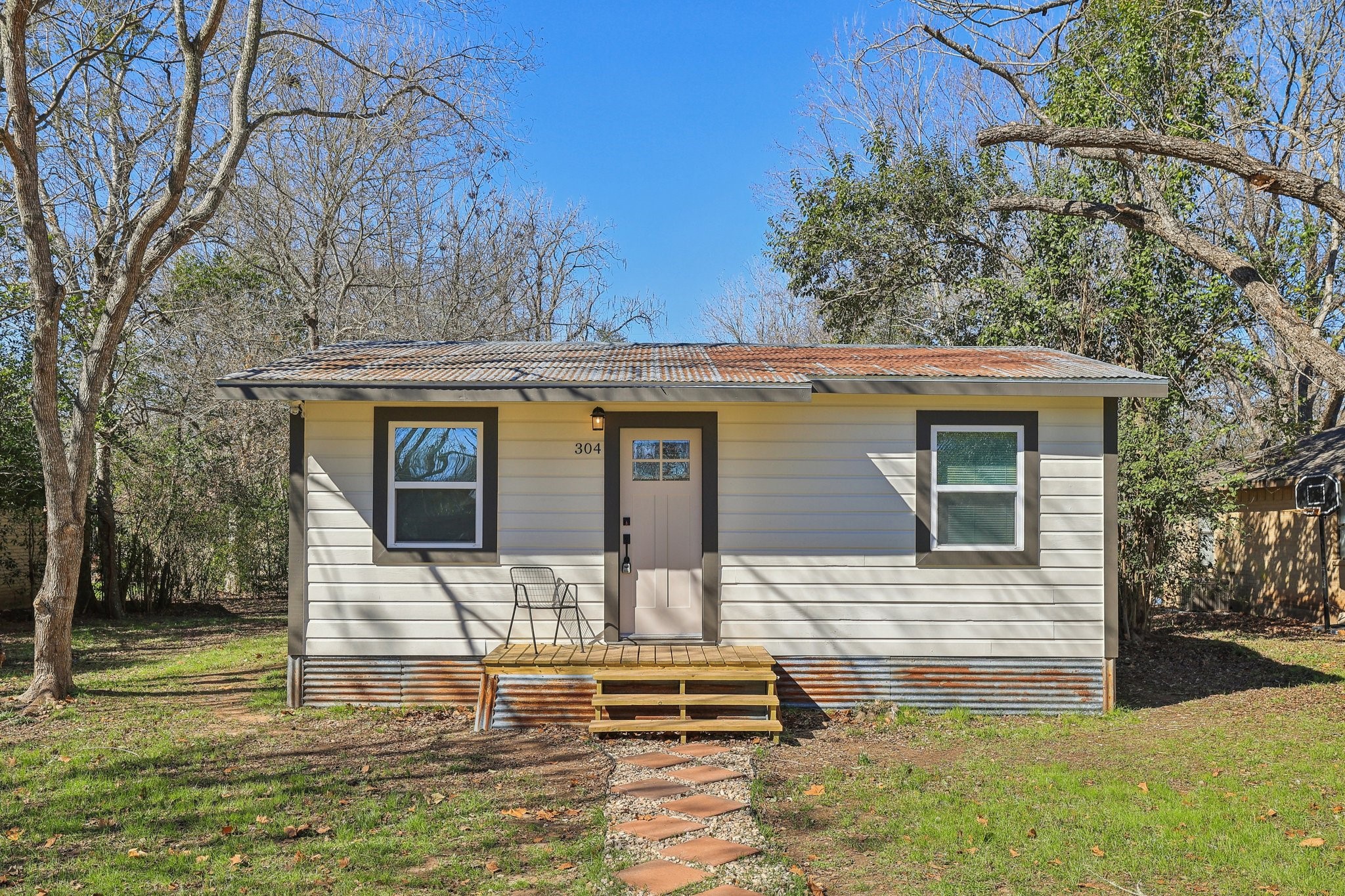 main property photo 4