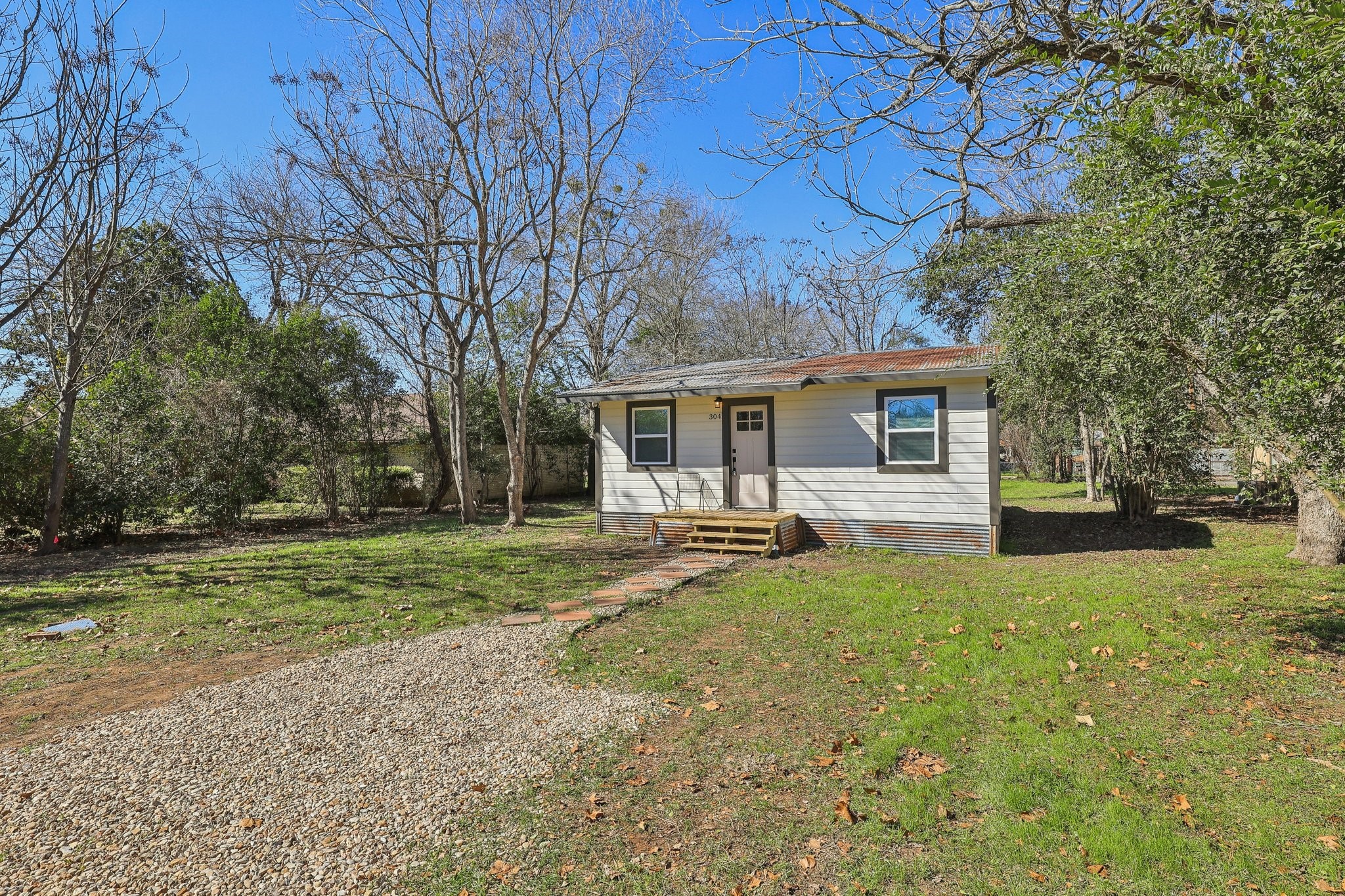 main property photo 7