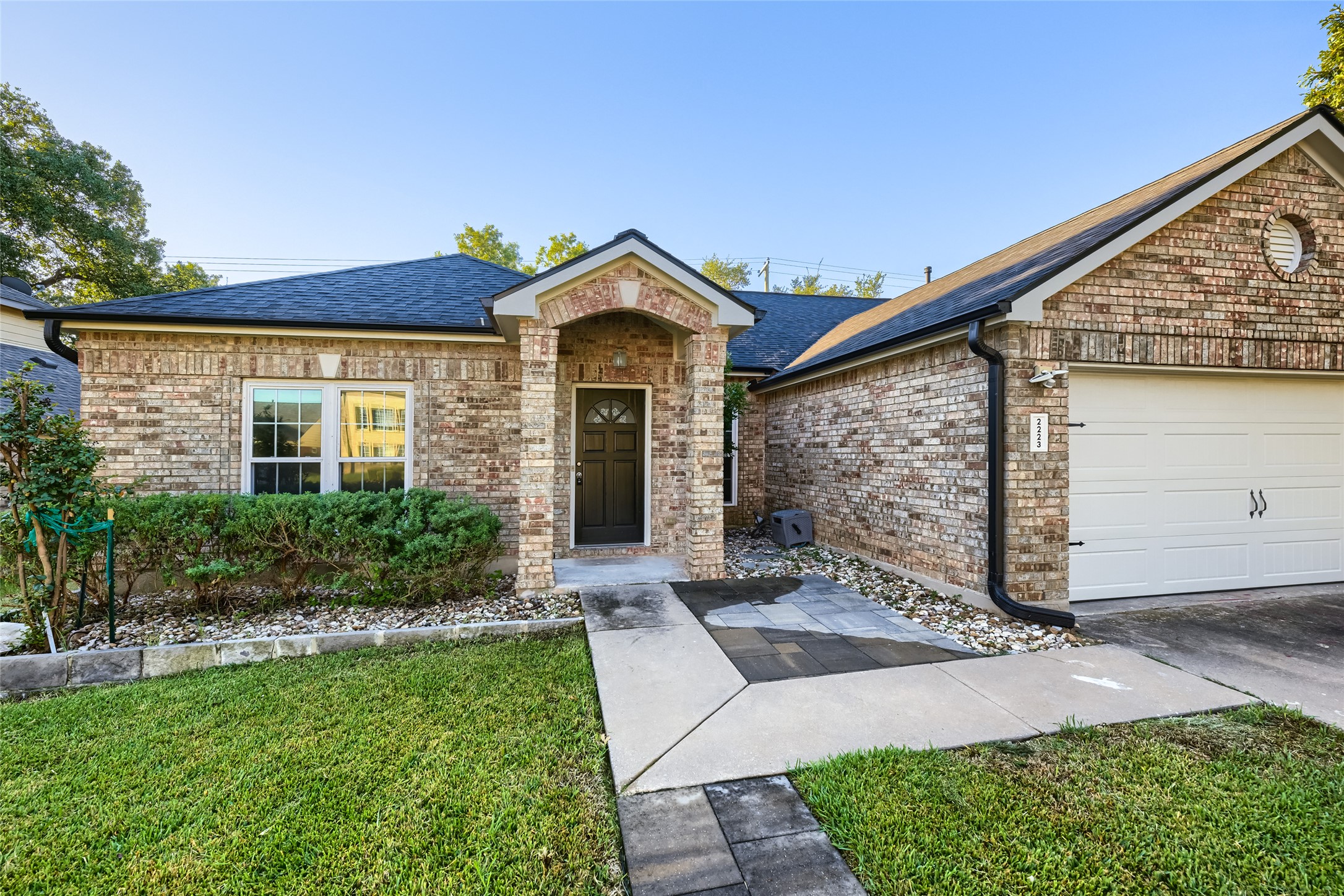 main property photo 3