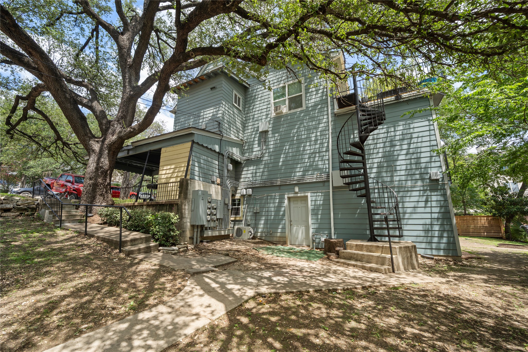 main property photo 23