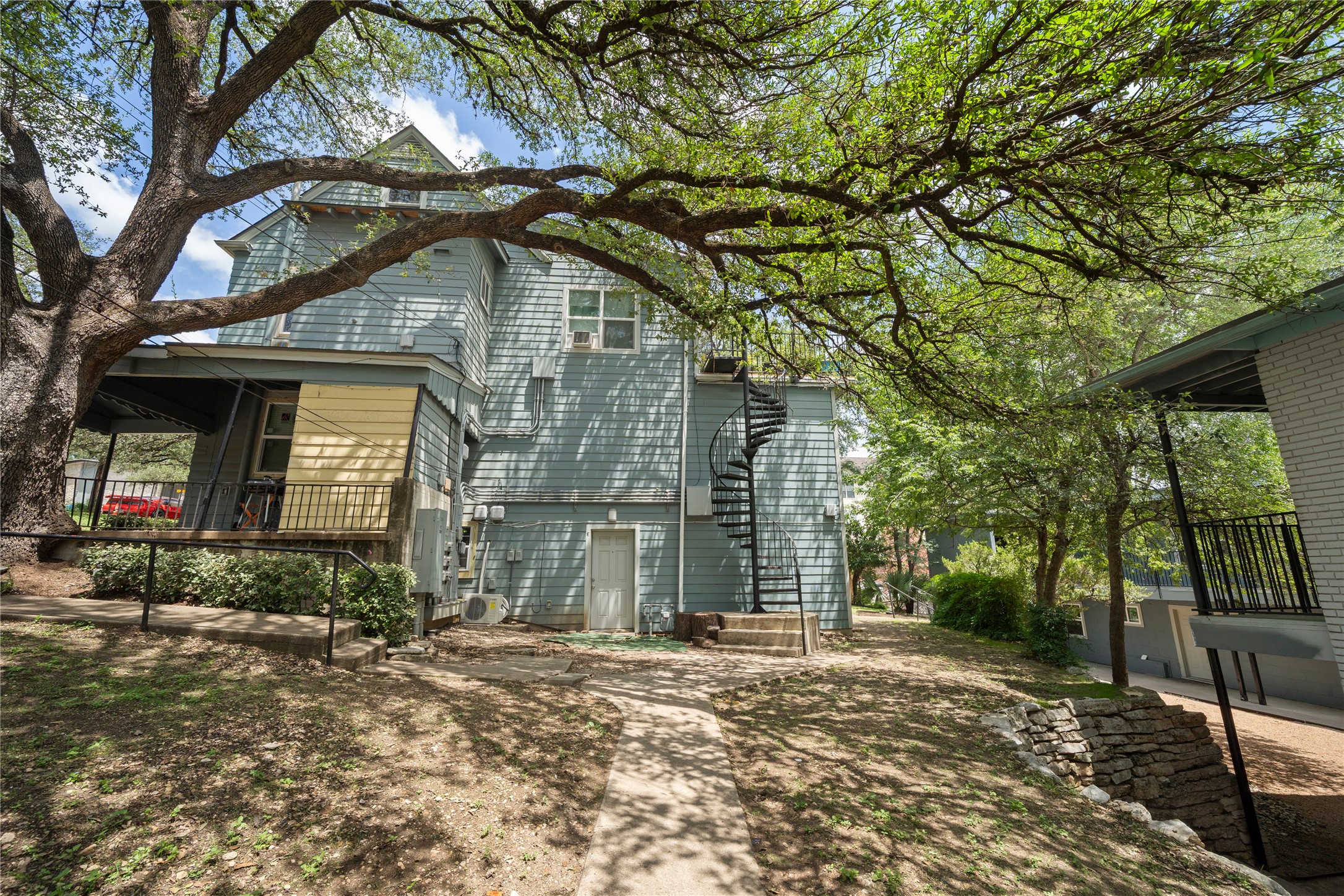 main property photo 24