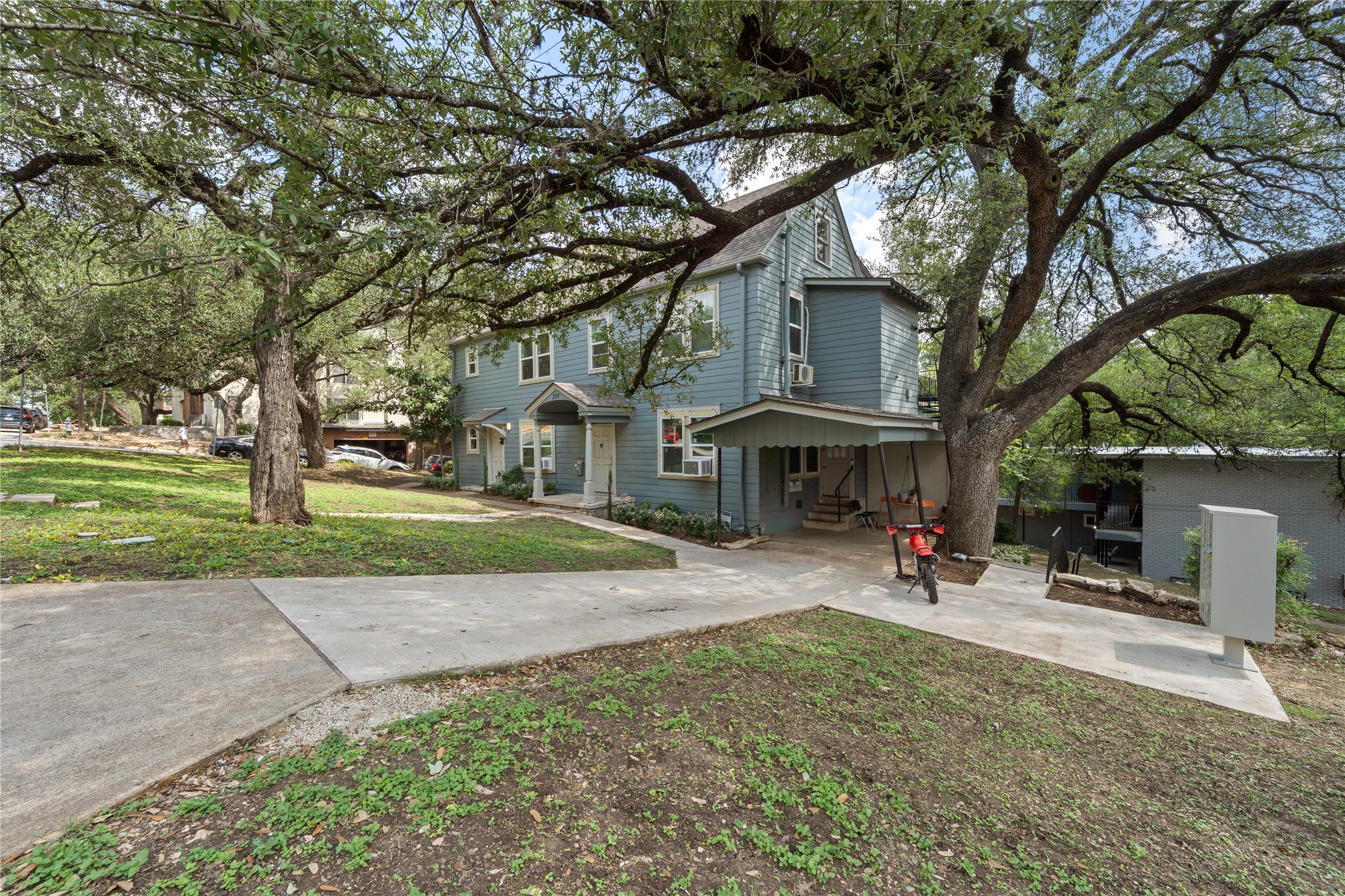 main property photo 26