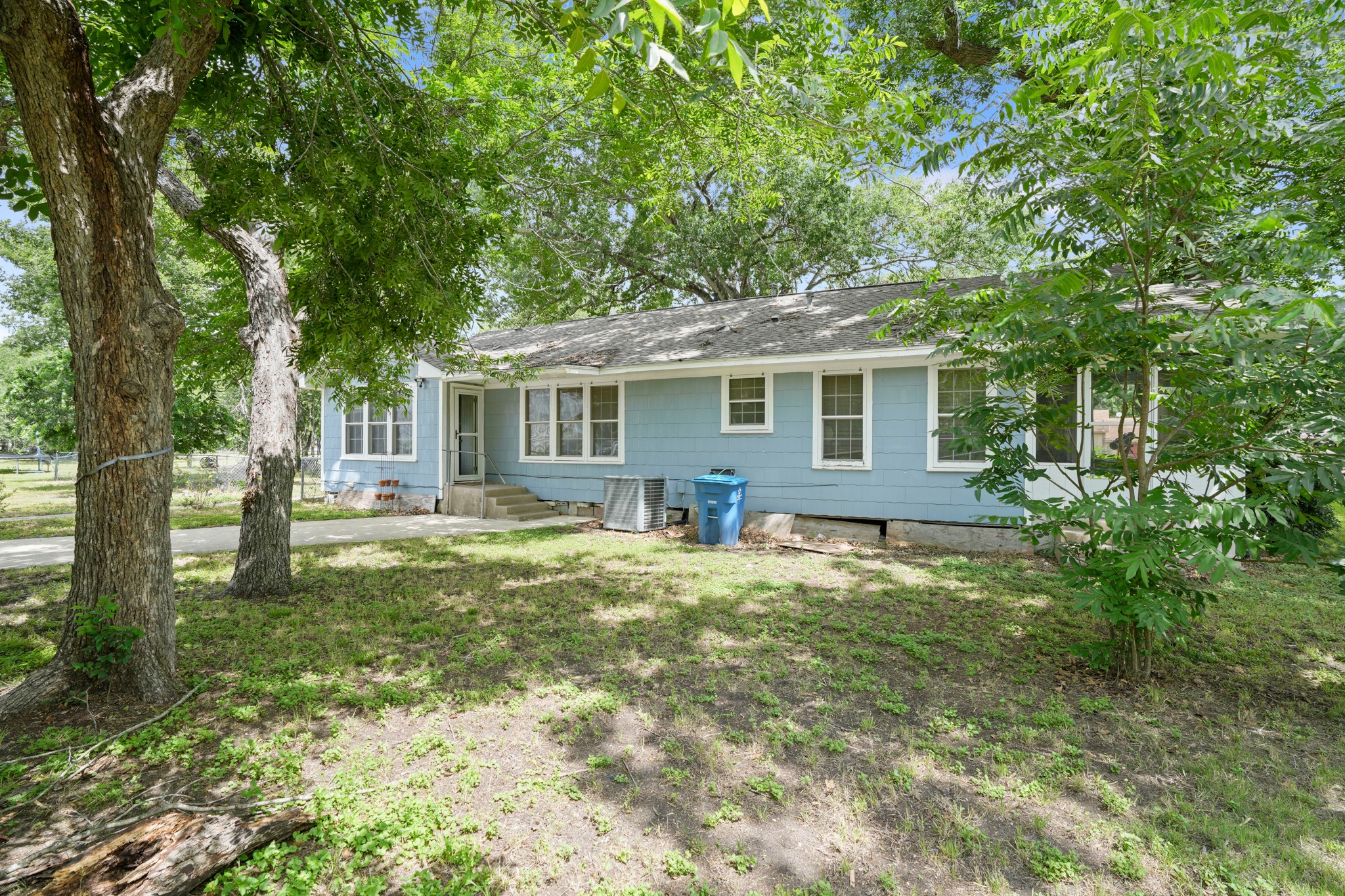 main property photo 8