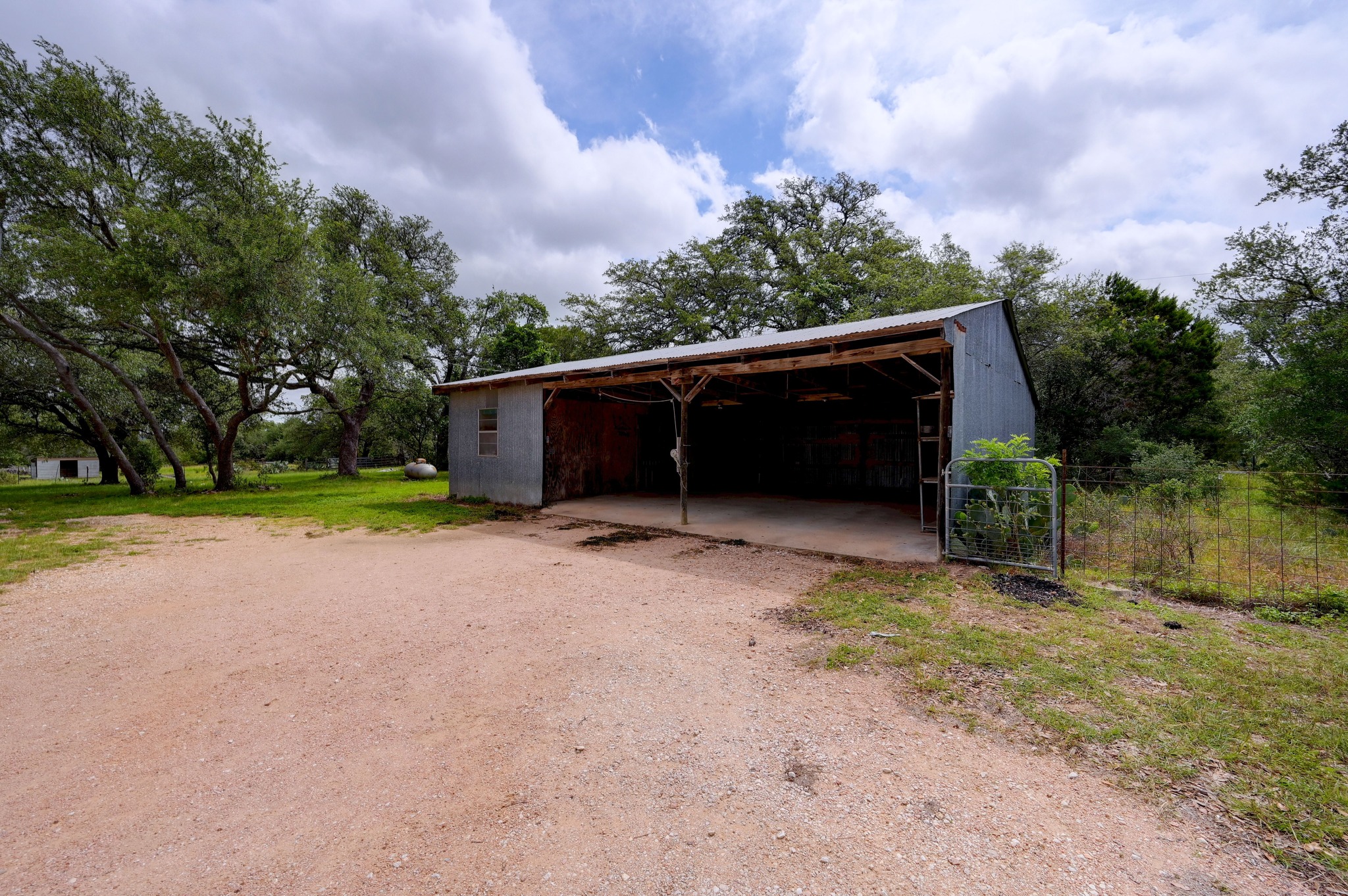 main property photo 29