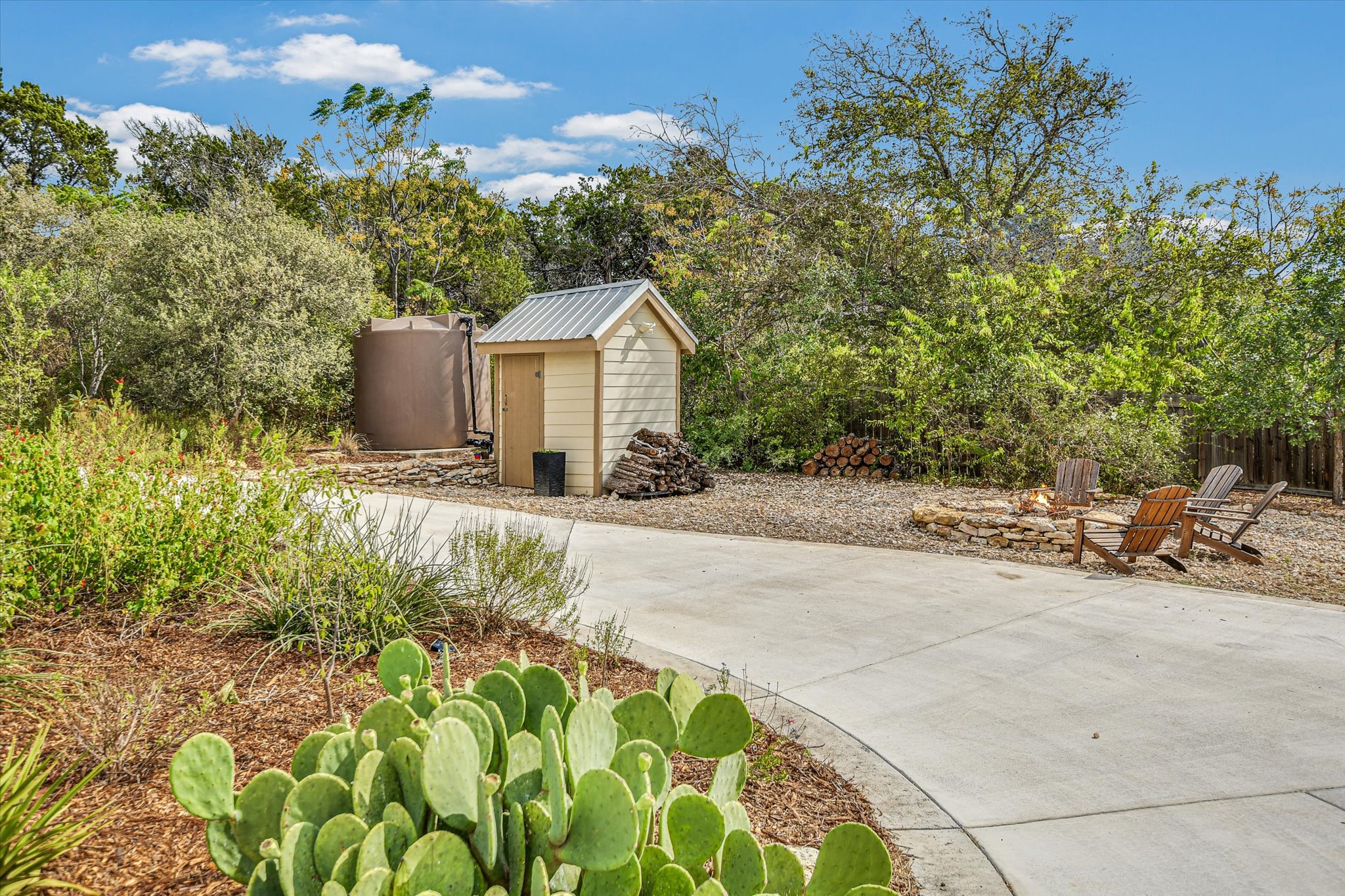 main property photo 33