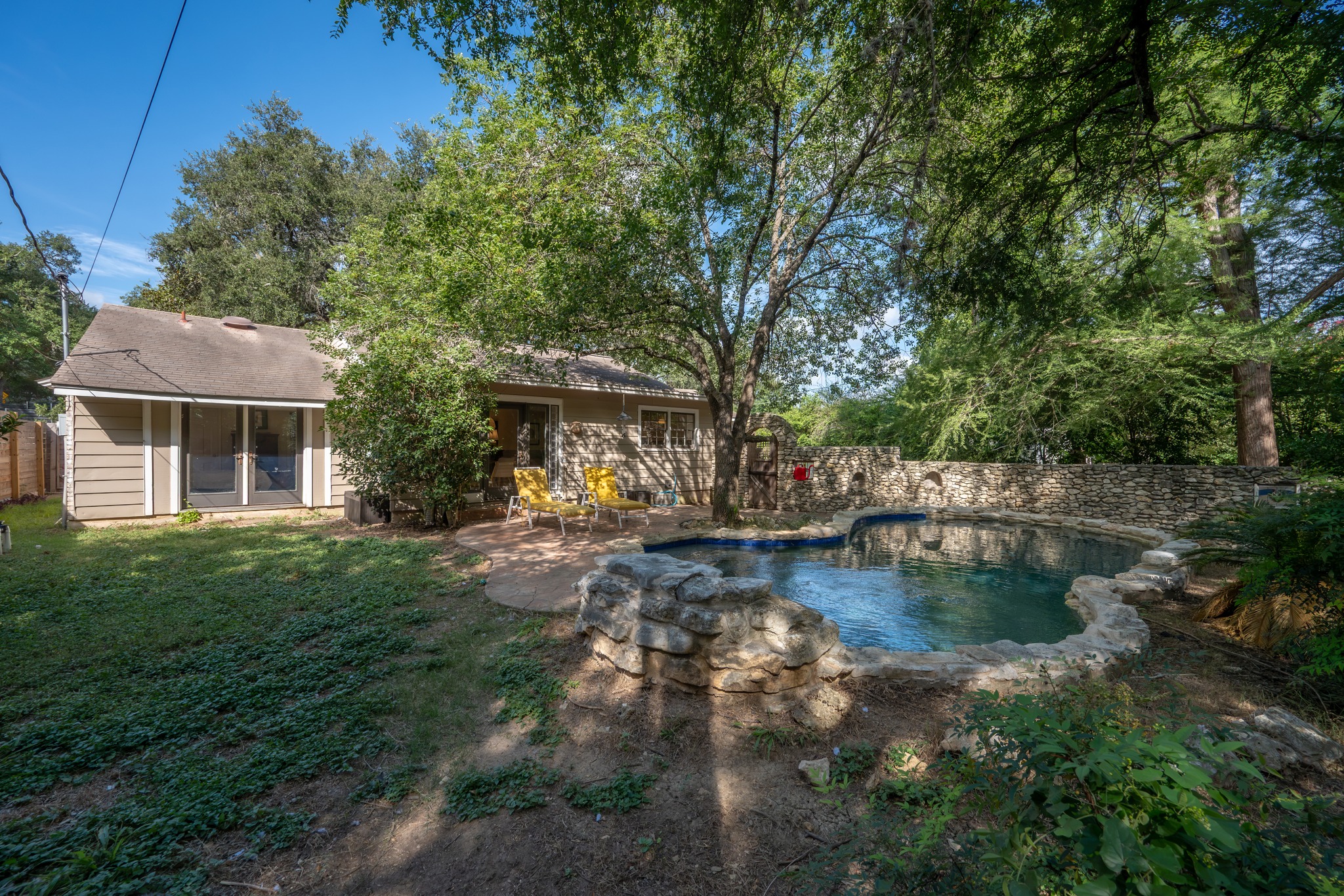 main property photo 22