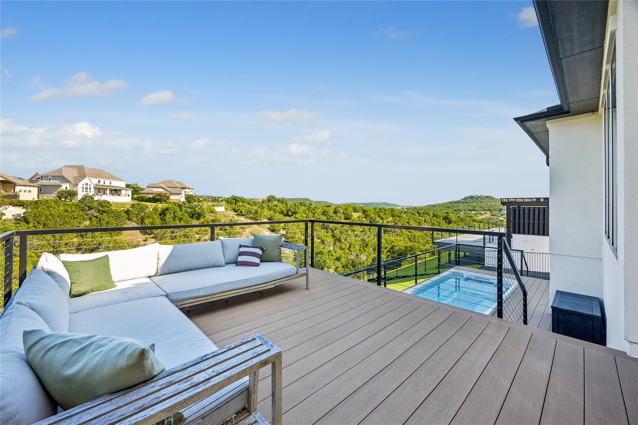 main property photo 28