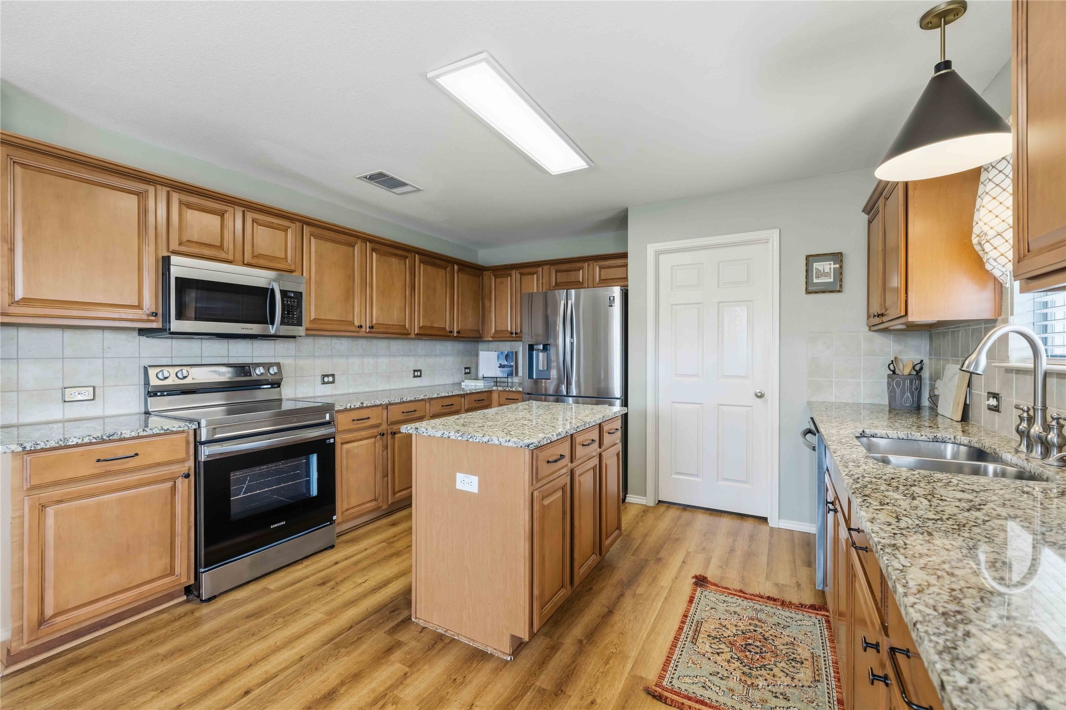 main property photo 5